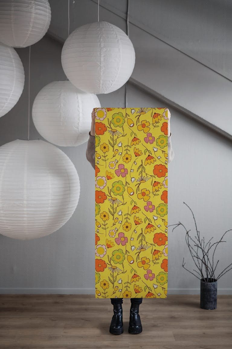 70s Floral Bouquet Yellow behang roll