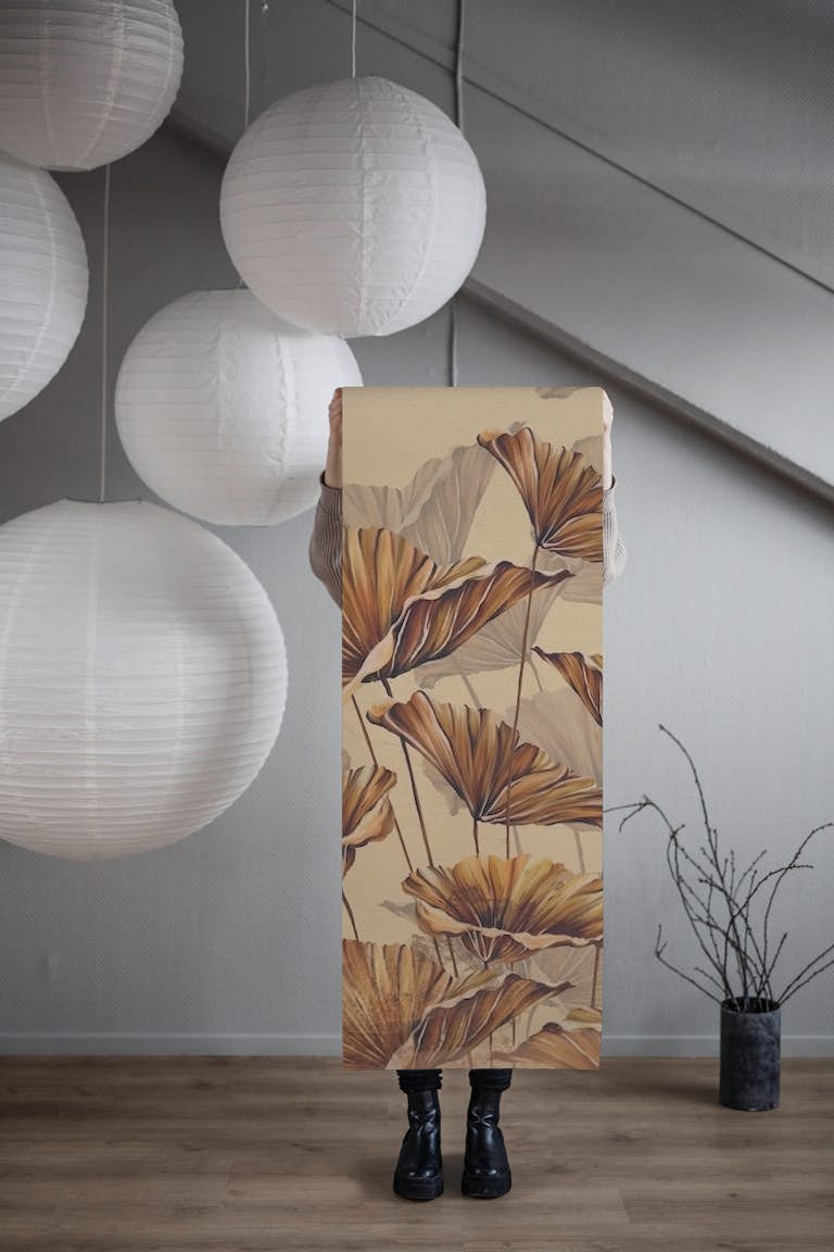 Golden leaves on beige behang roll