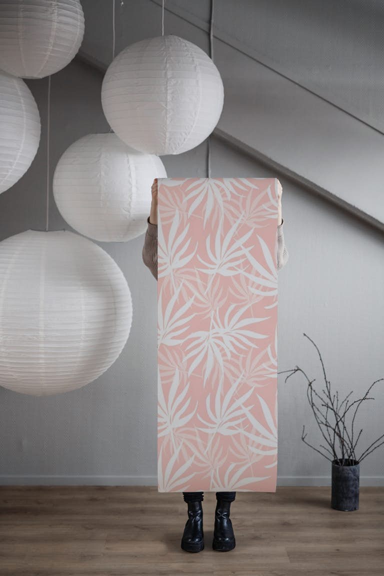 Tropical Foliage on pastel peach behang roll