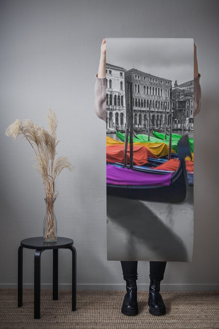 Multicolored Venice tapetit roll