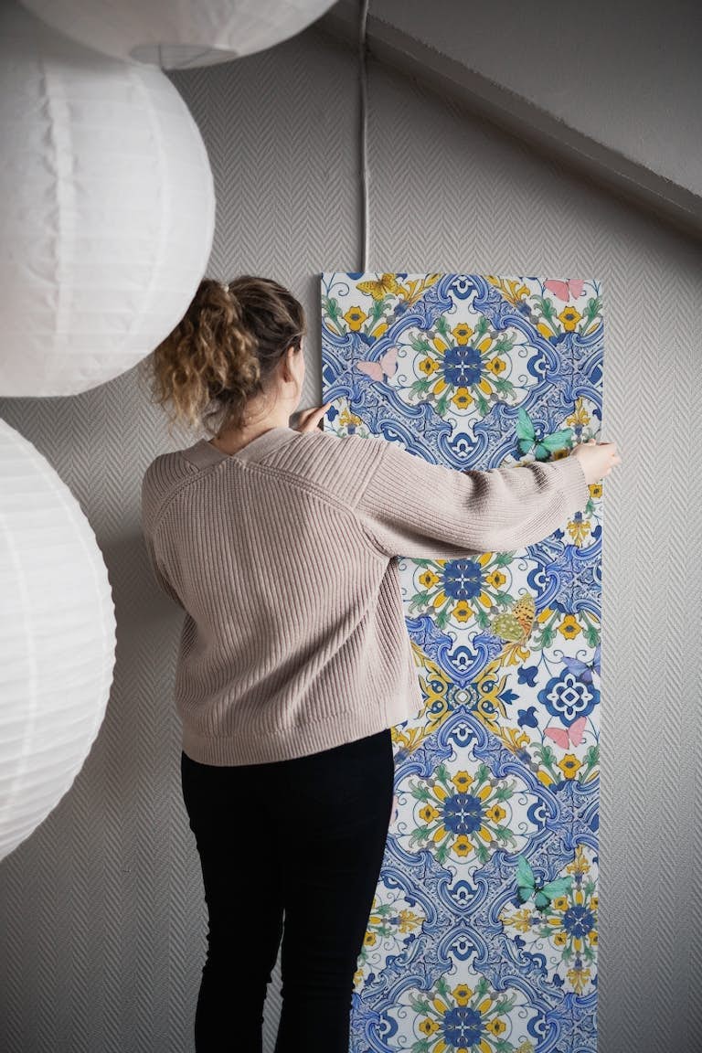 Blue tiles, yellow flowers and butterflies papel de parede roll