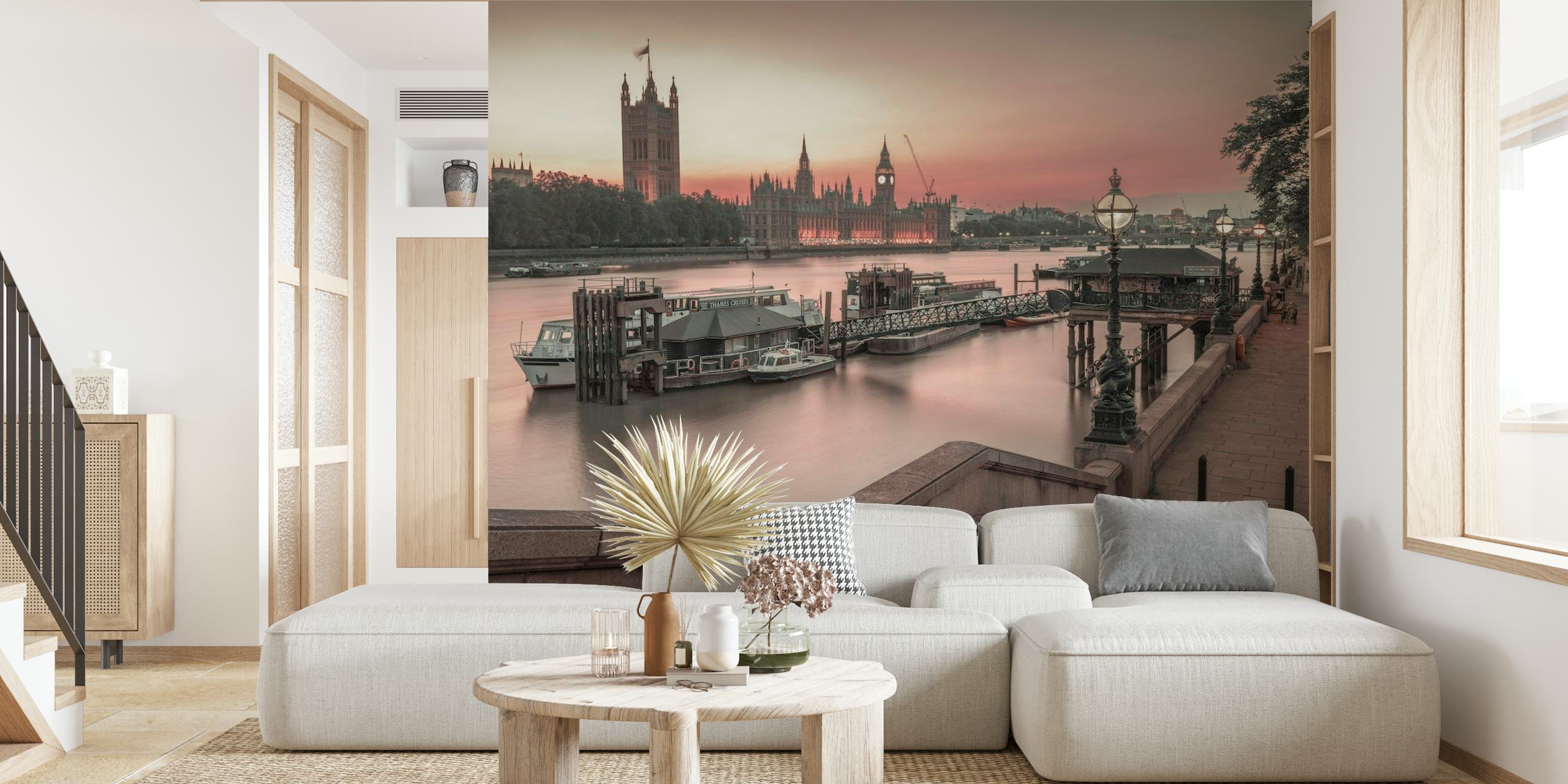Lontoon horisonttiin valmistava seinämaalaus, jossa on parlamenttitalo ja Big Ben iltahämärässä