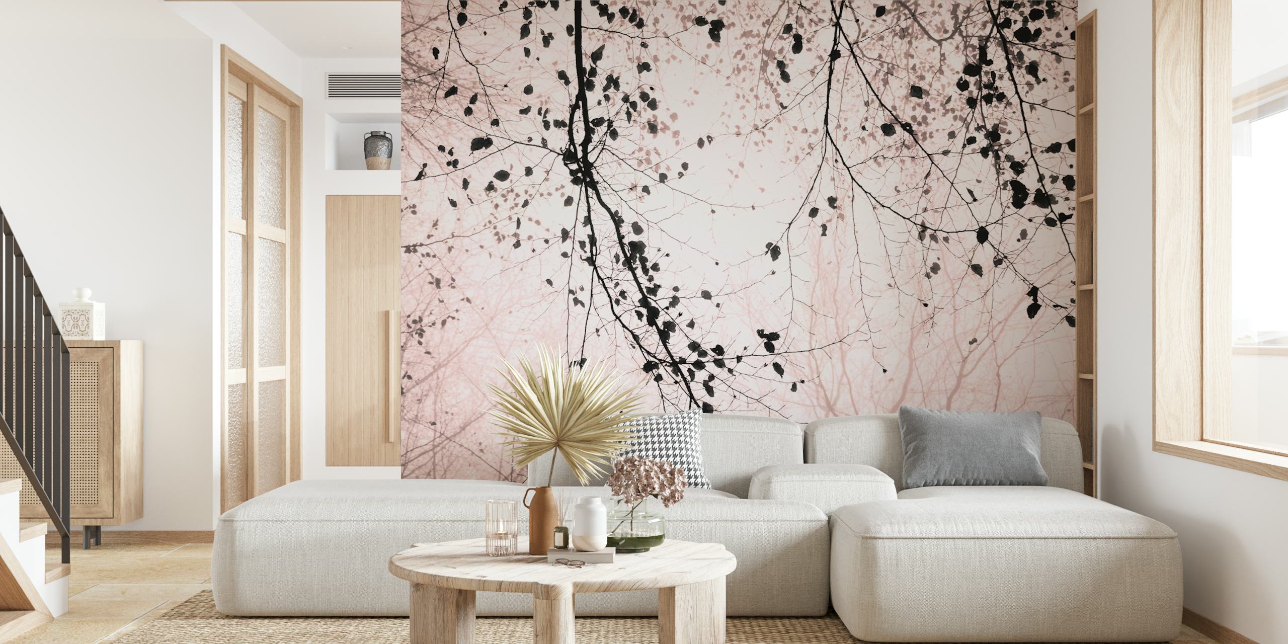 Lichtroze fotobehang met een delicaat patroon van bladeren en takken, waardoor een vredig en elegant ontwerp ontstaat