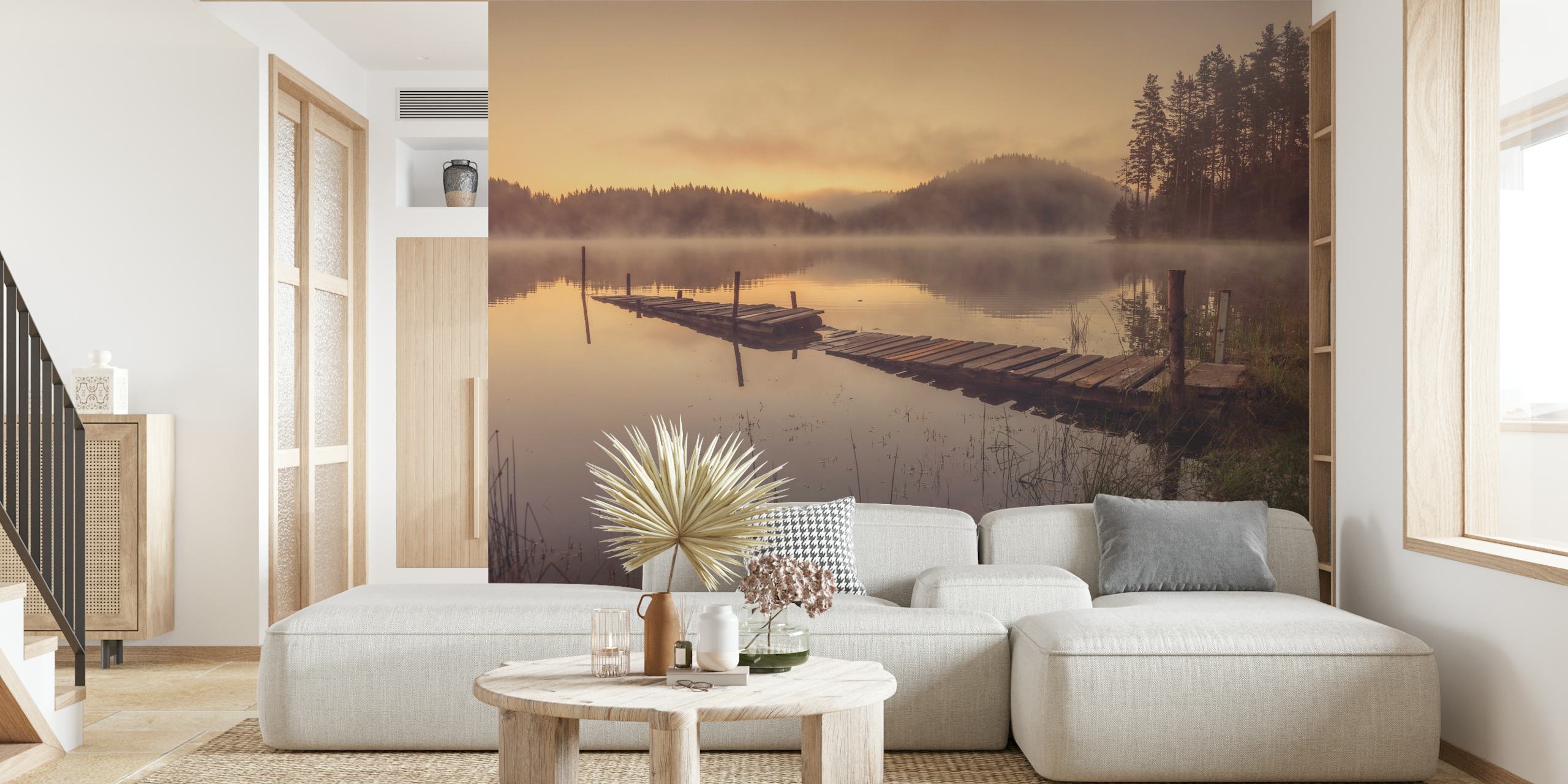 Γαλήνια λίμνη το πρωί με ομίχλη και ξύλινη αποβάθρα τοιχογραφία
