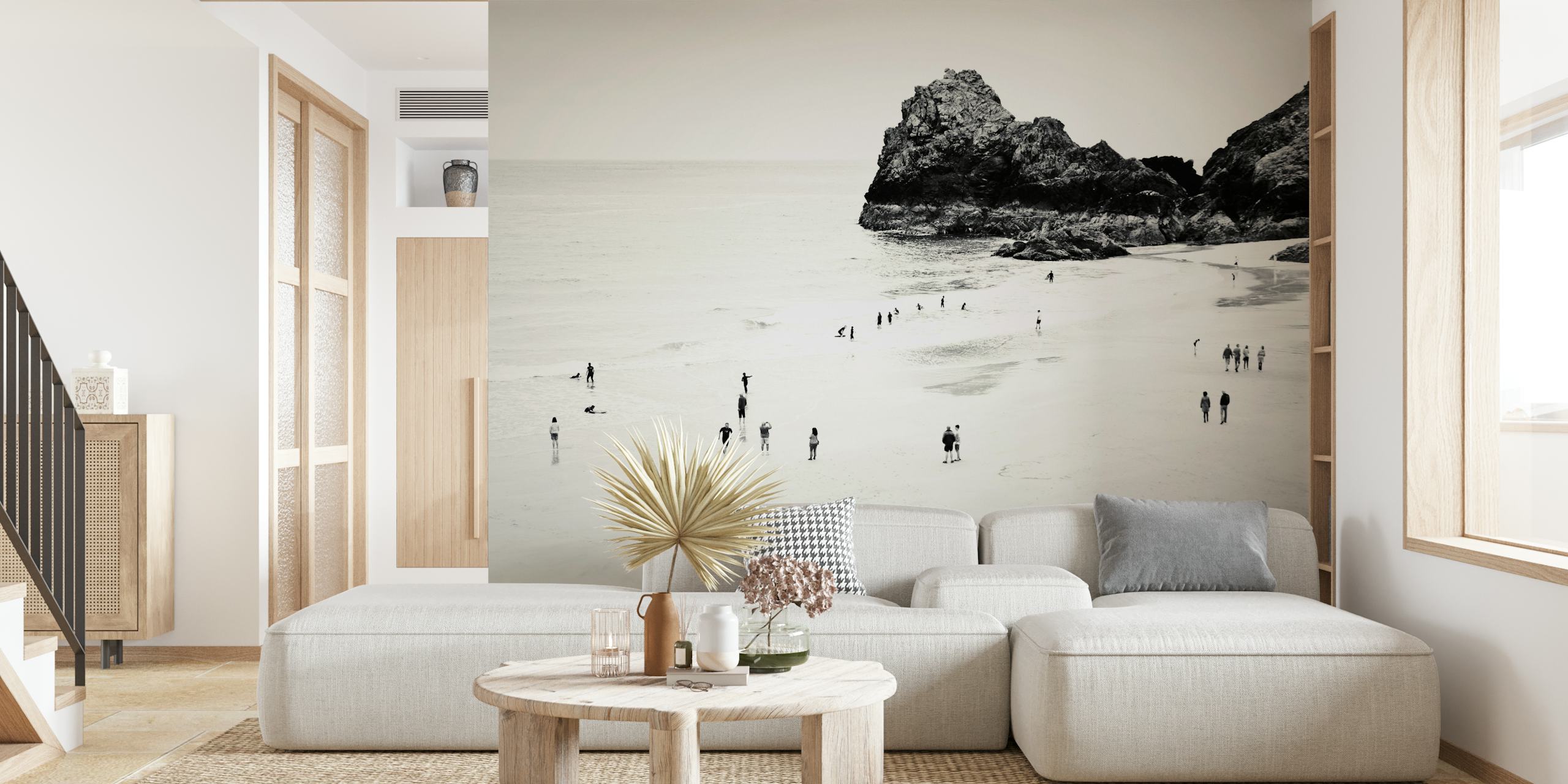 Fotomural de escena de playa monocromática con acantilado y siluetas de personas