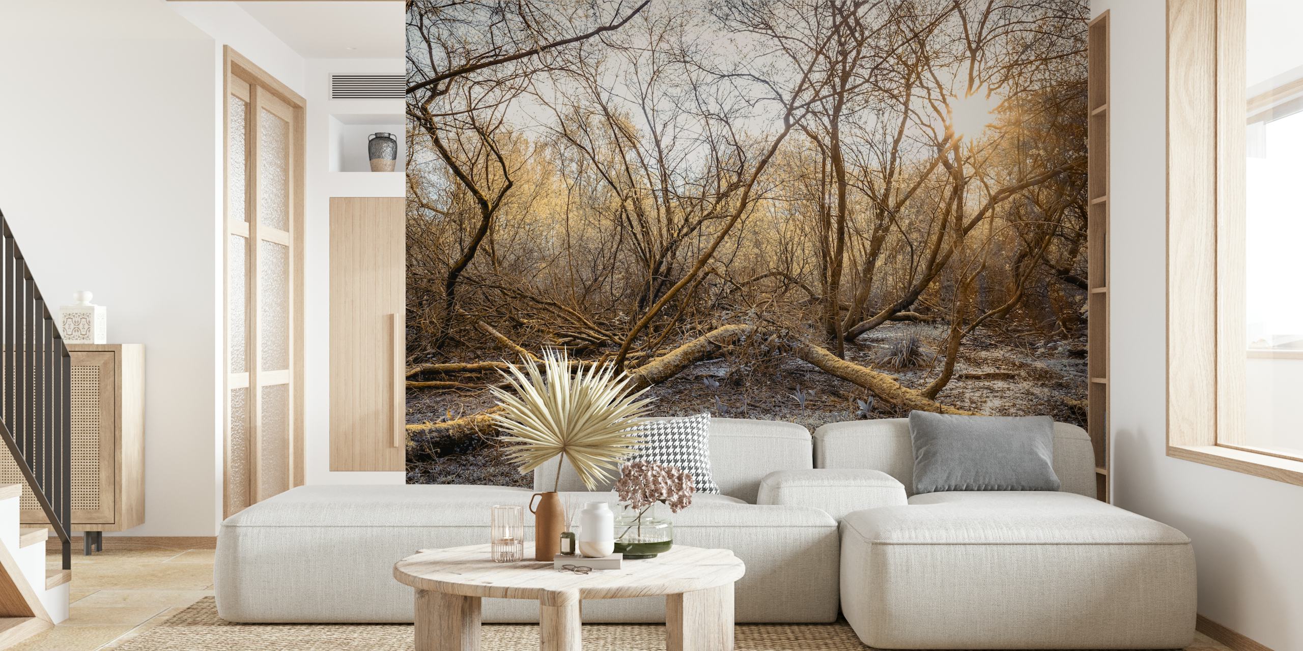 Peinture murale boisée humide représentant une forêt sereine après une pluie avec des branches et des feuilles mouillées