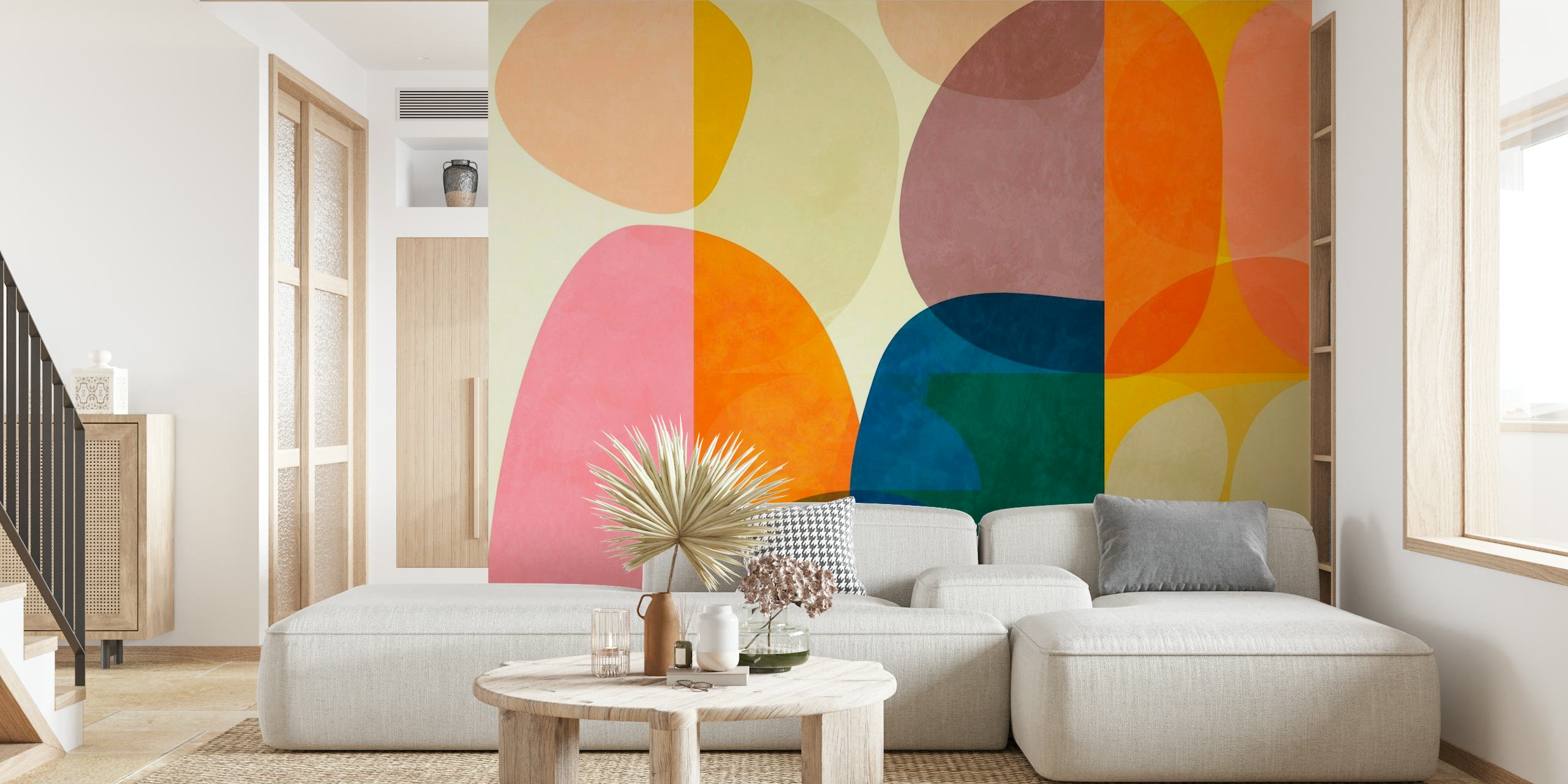 Farverigt abstrakt kunstvægmaleri med overlappende geometriske former i forskellige toner