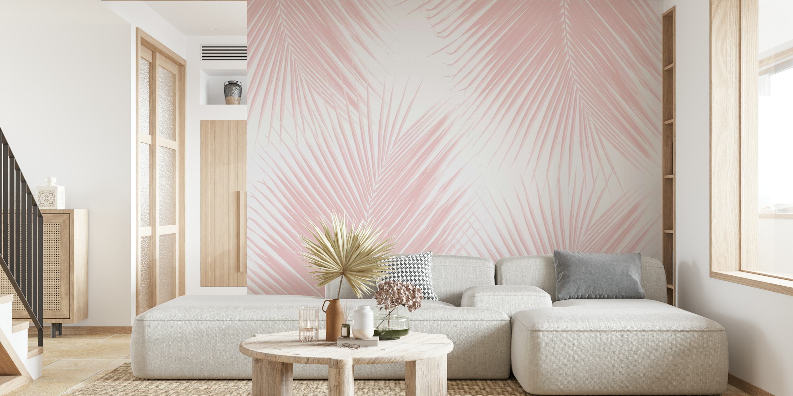 Subtilt blush pink vægmaleri med palmebladsmønster