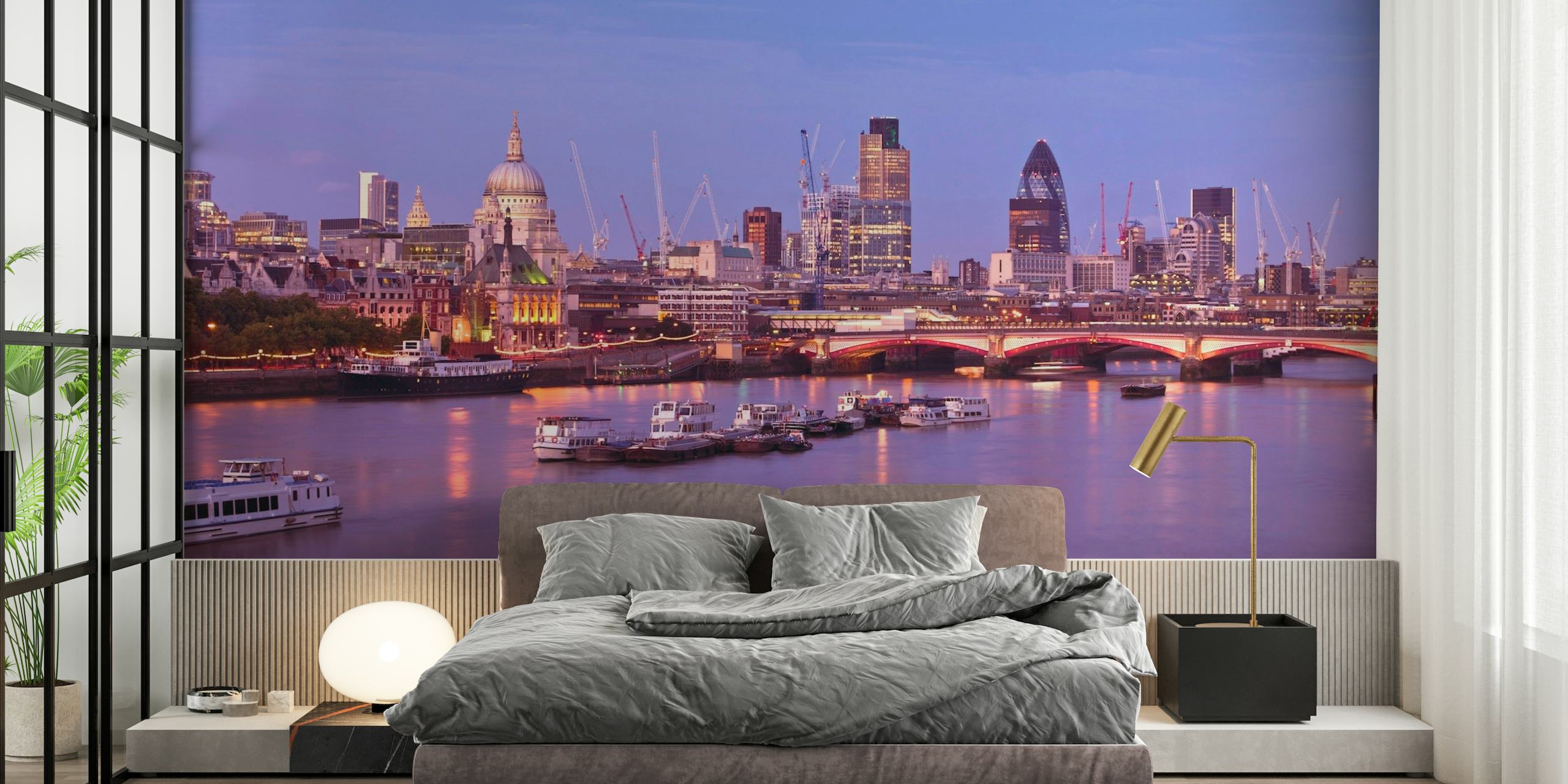 Vægmaleri af Themsen i London i skumringen med byens skyline
