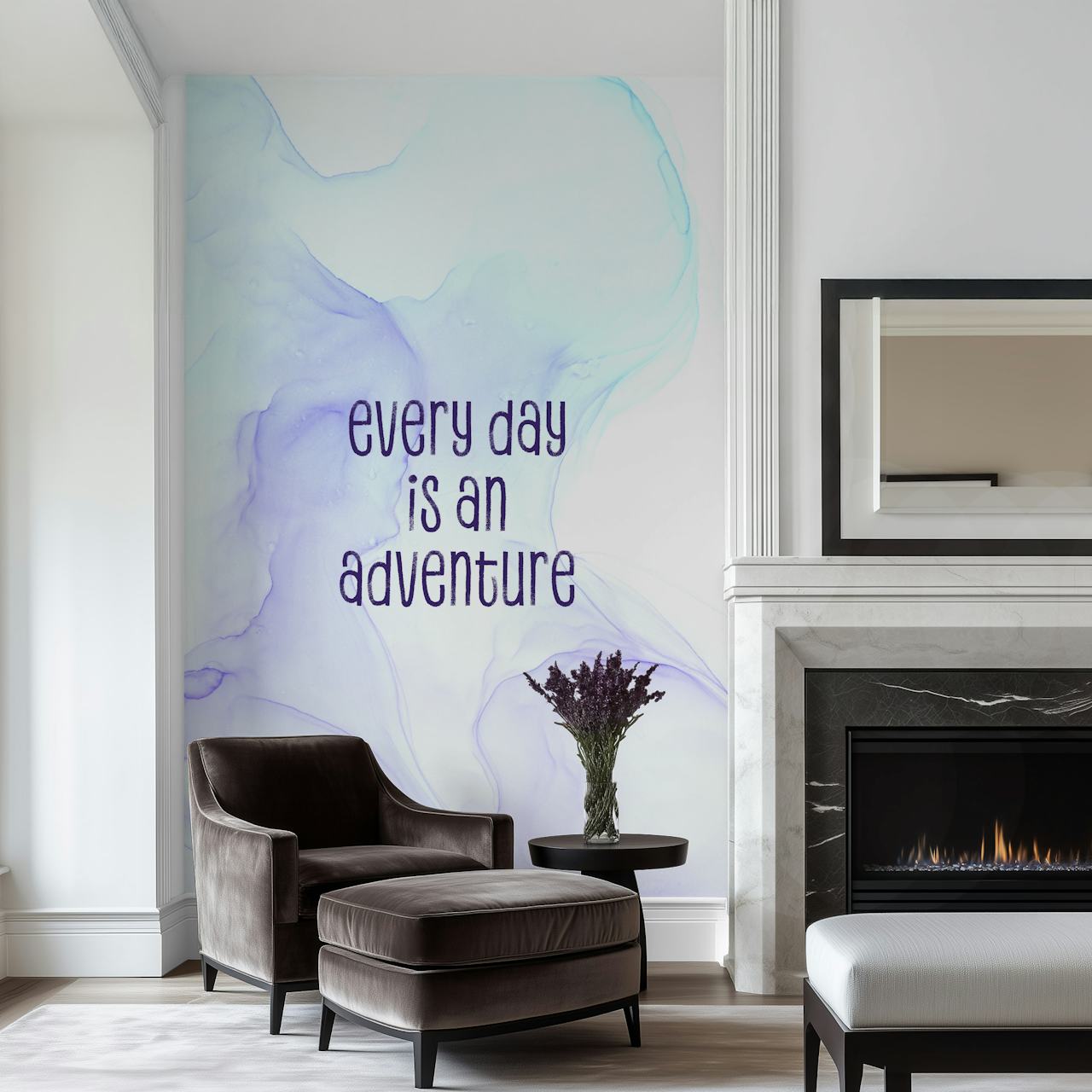 Fargerik tapet med teksten Every day is an adventure