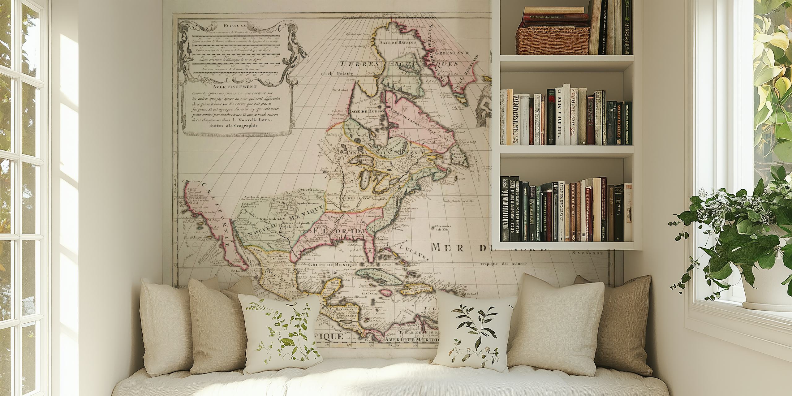 Vintage map tapetti tyylikkässä huoneessa