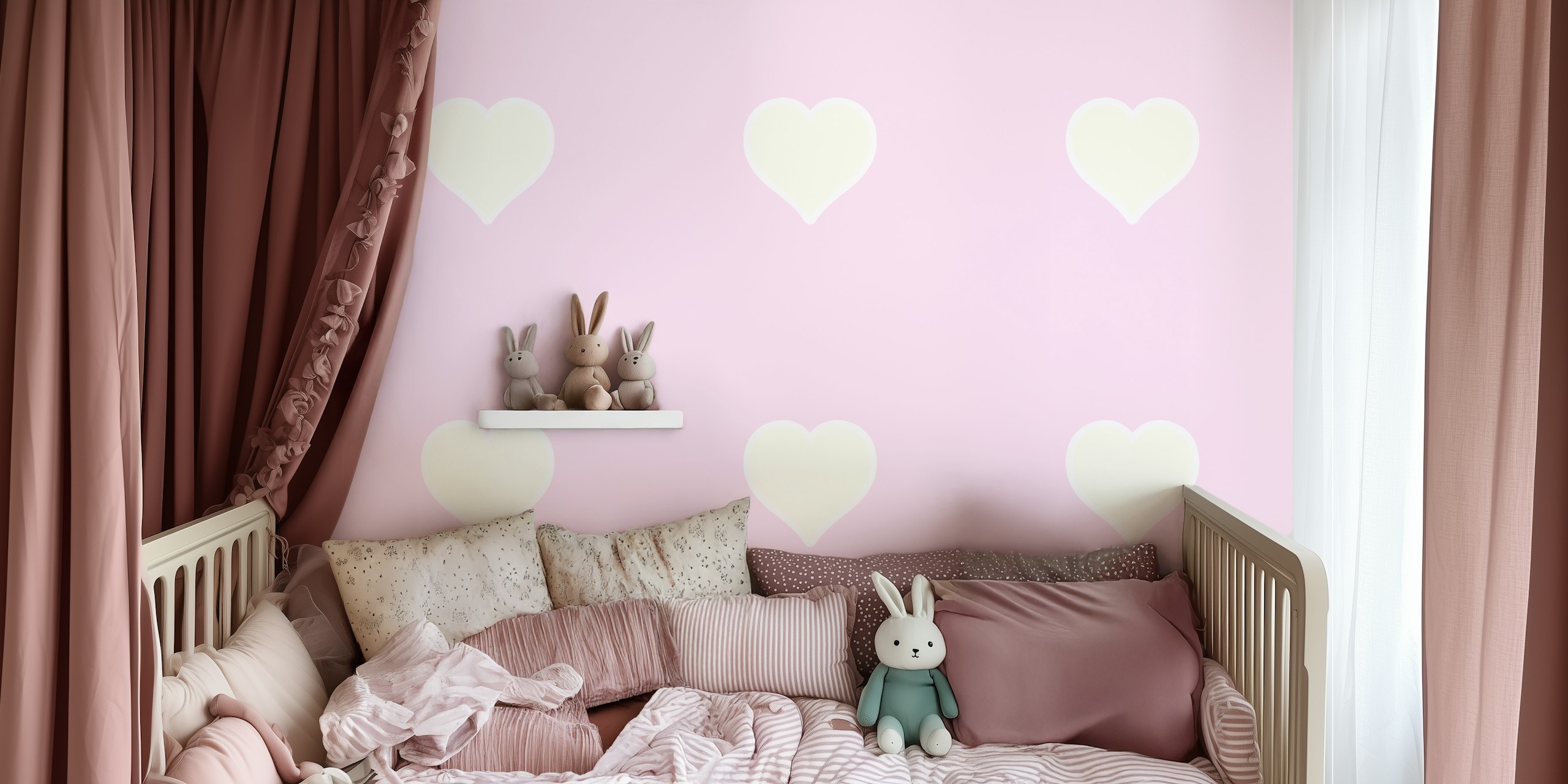 Pastellin vaaleanpunainen seinämaalaus, jossa vintage-tyylinen kermanvärinen sydänkoristelu
