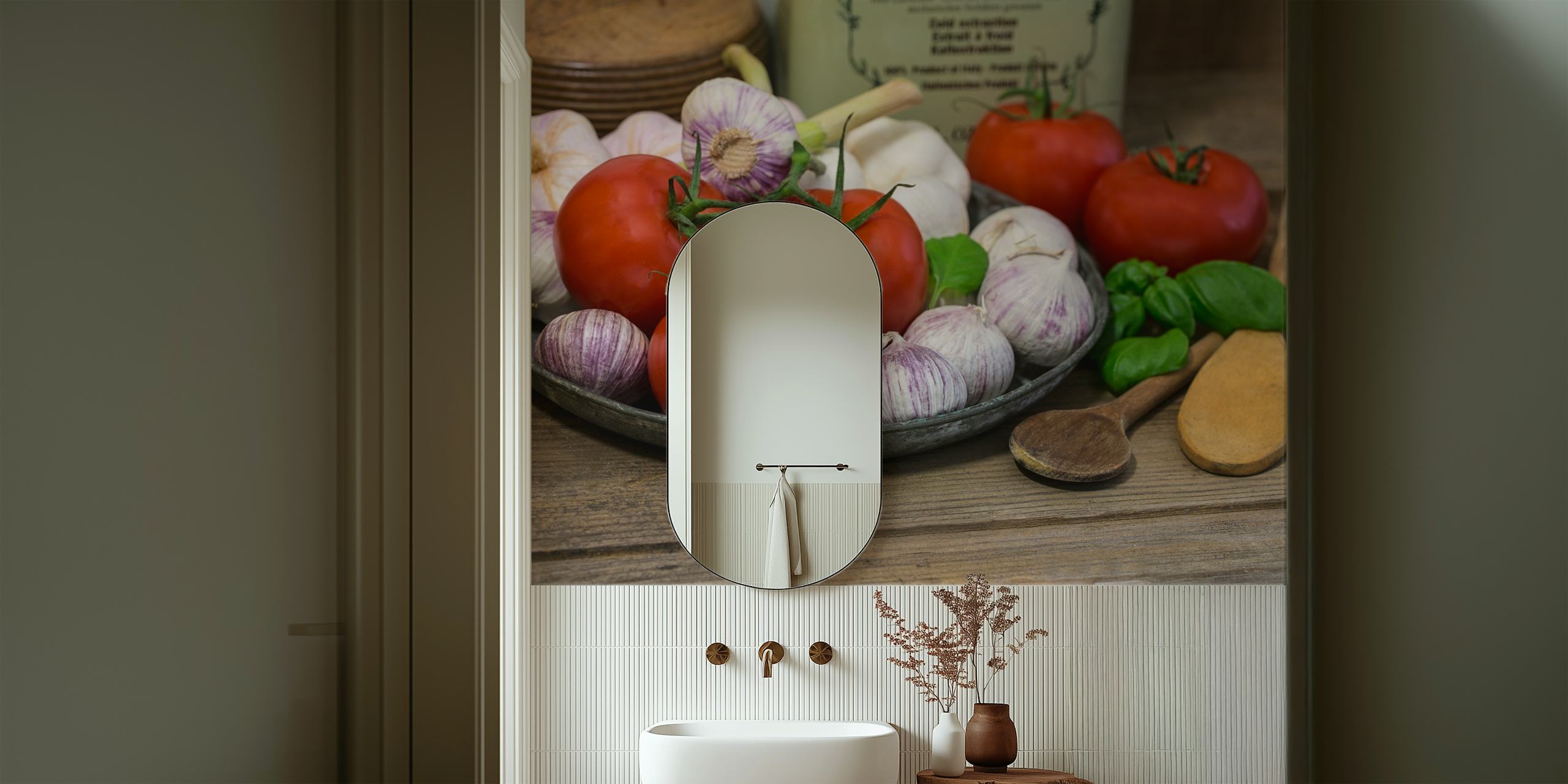 Fotobehang van essentiële ingrediënten uit de Italiaanse keuken met tomaten, knoflook en basilicum op een houten tafel