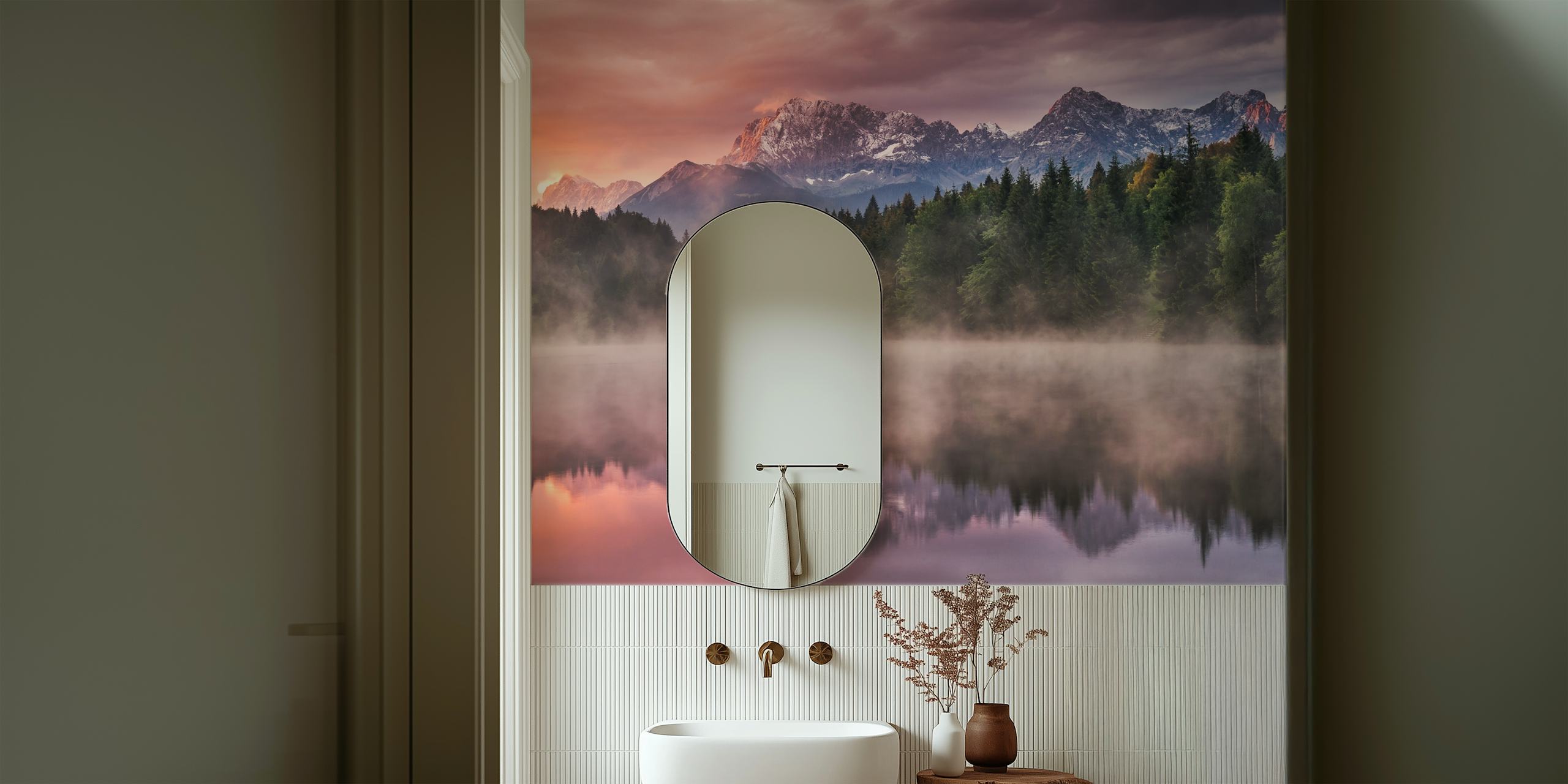 Photo murale du lever du soleil au bord du lac illustrant la beauté sereine d'un paysage montagneux ensoleillé se reflétant sur une eau calme