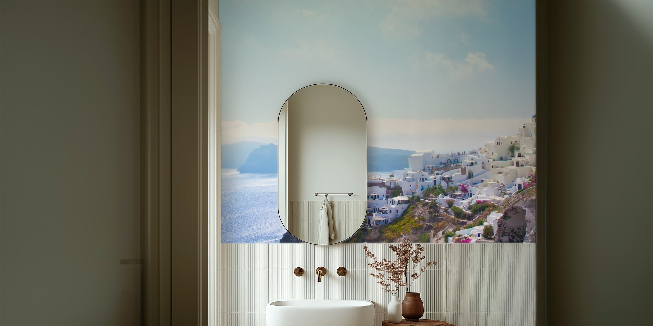 Santorinin saaren seinämaalaus, jossa on kalkittuja rakennuksia ja siniset kupolit merelle päin