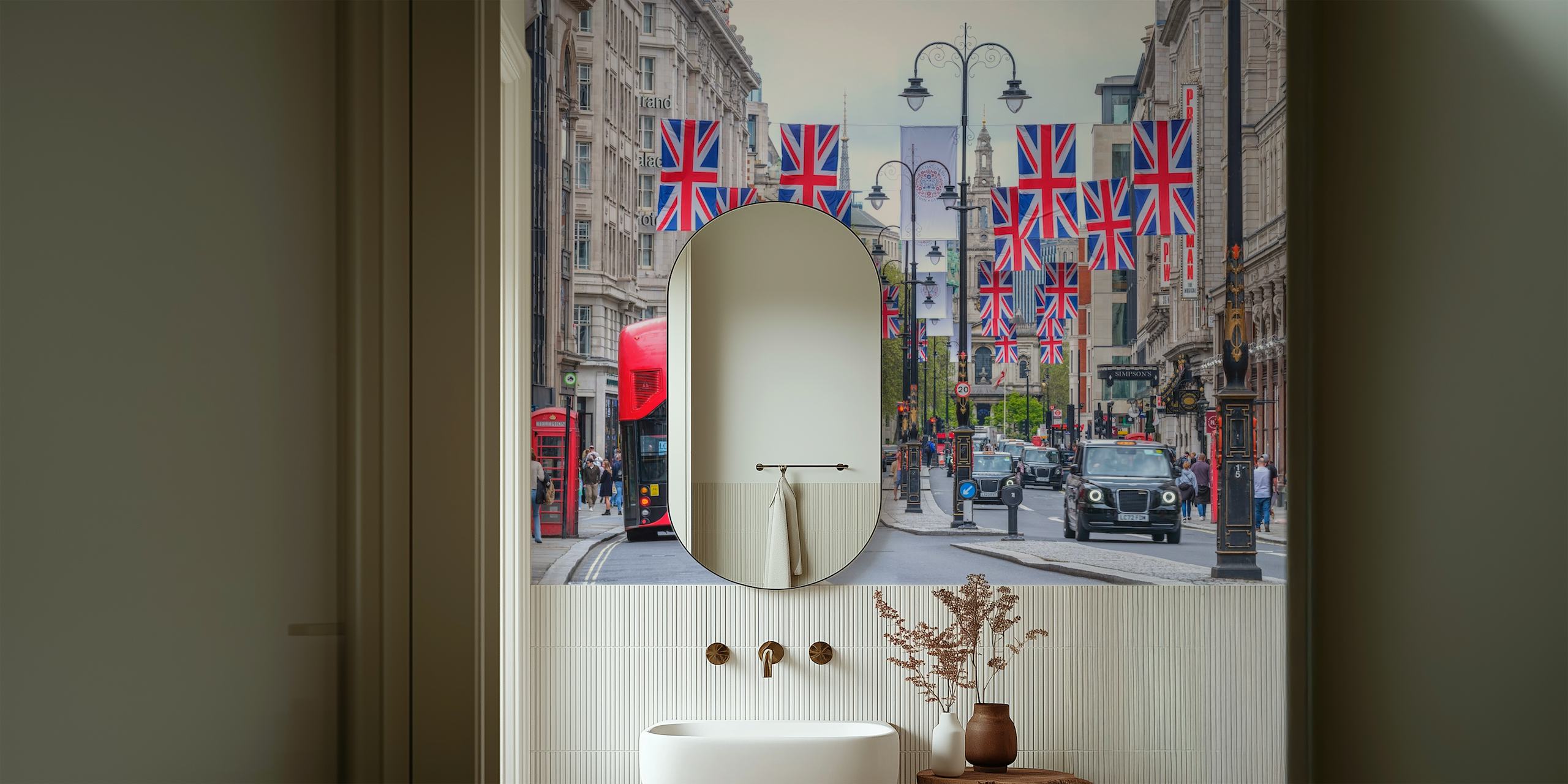 Londoner Straßenszene mit Union-Jack-Flaggen und rotem Doppeldeckerbus-Wandgemälde