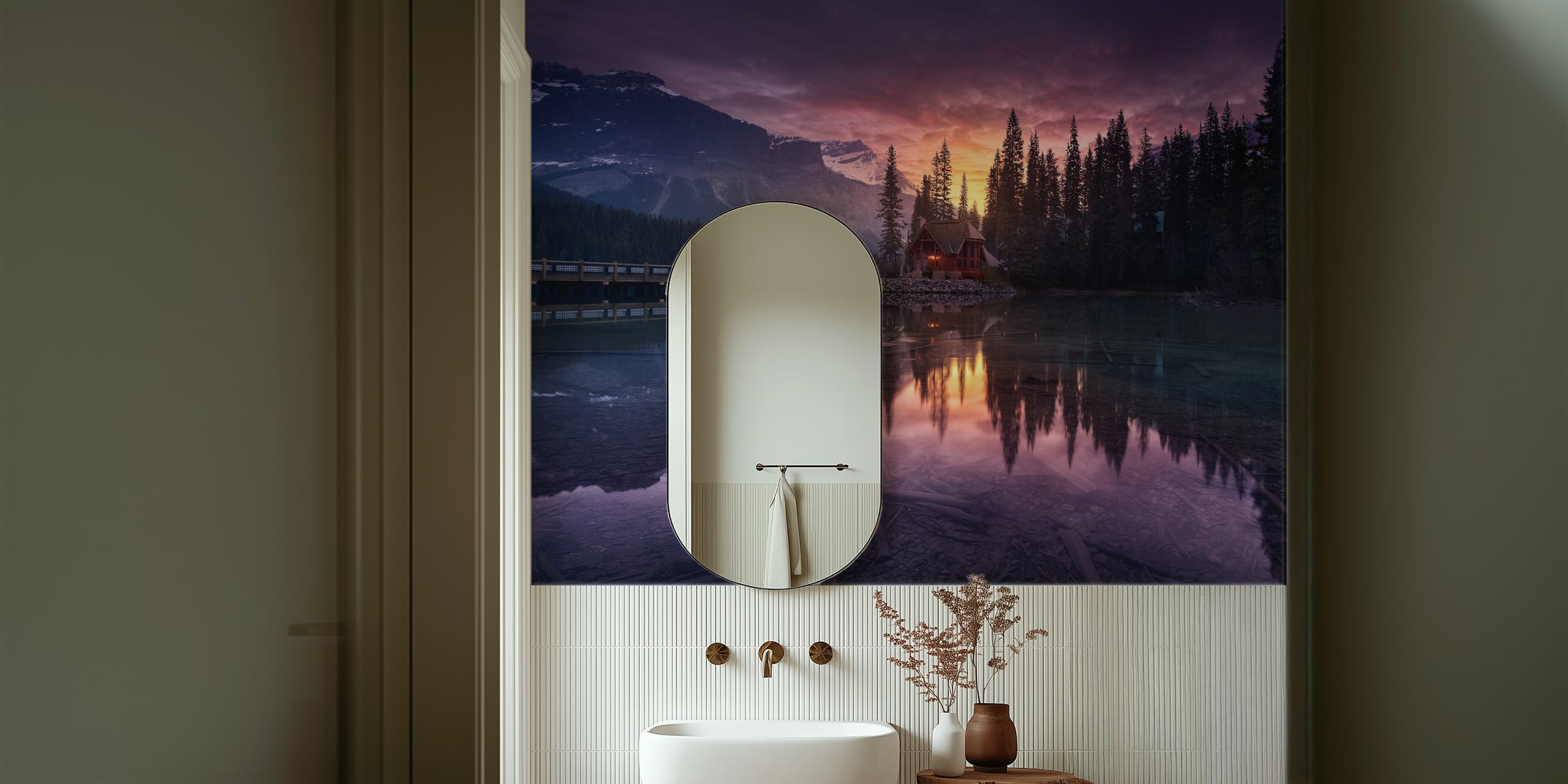 Serene zonsopgang boven een meer met een hut en bergen op de achtergrond