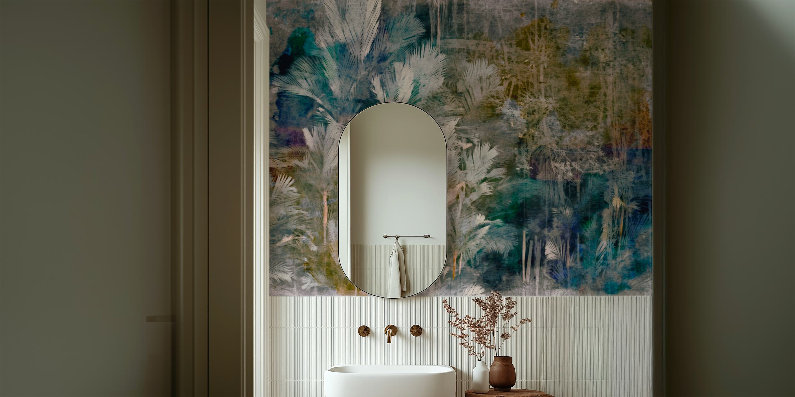 Mural de parede vintage Moody Jungle com folhagem verde suave e uma estética antiga e desgastada