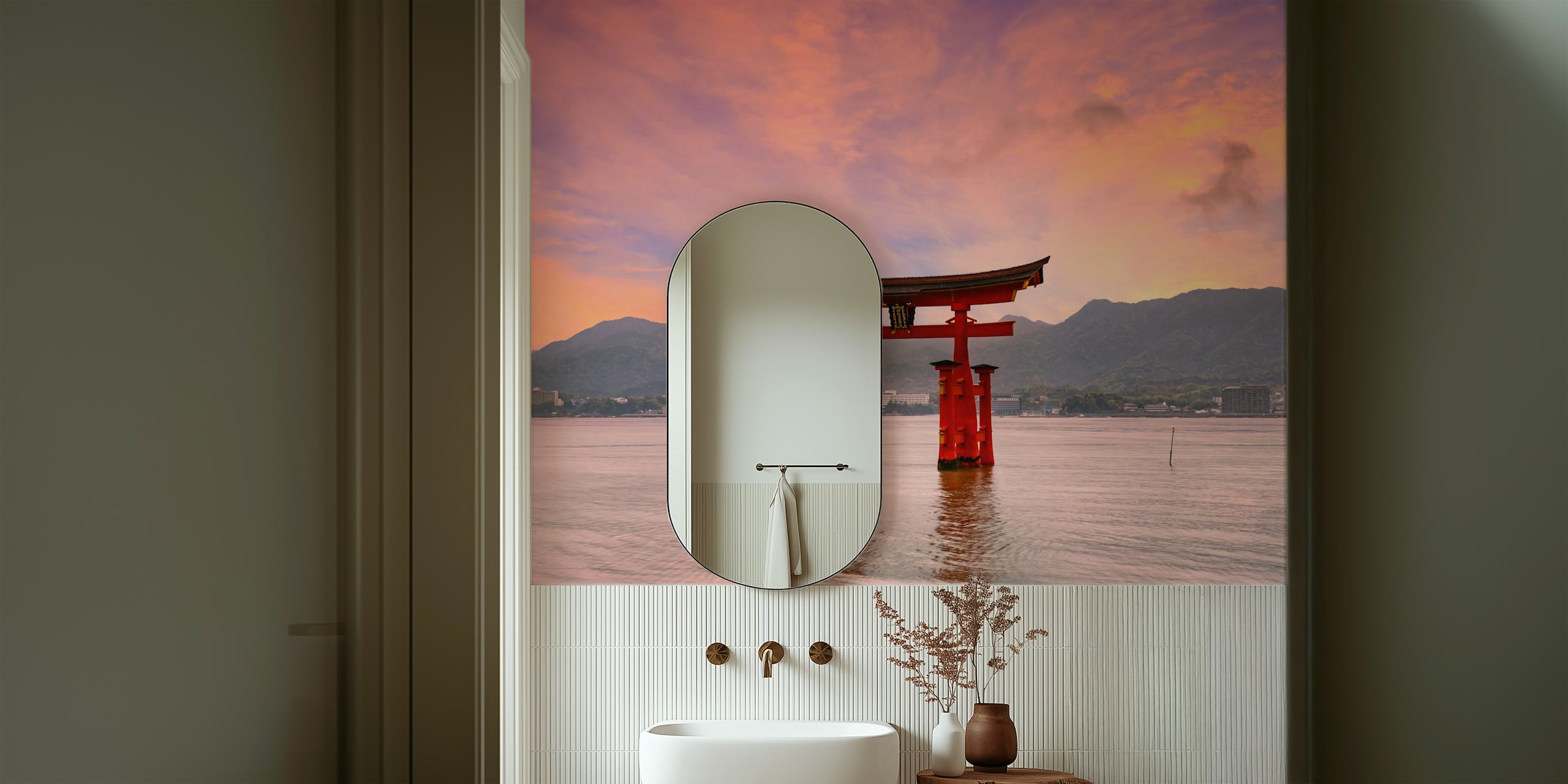Itsukushima Shrine na Miyajimie o zachodzie słońca
