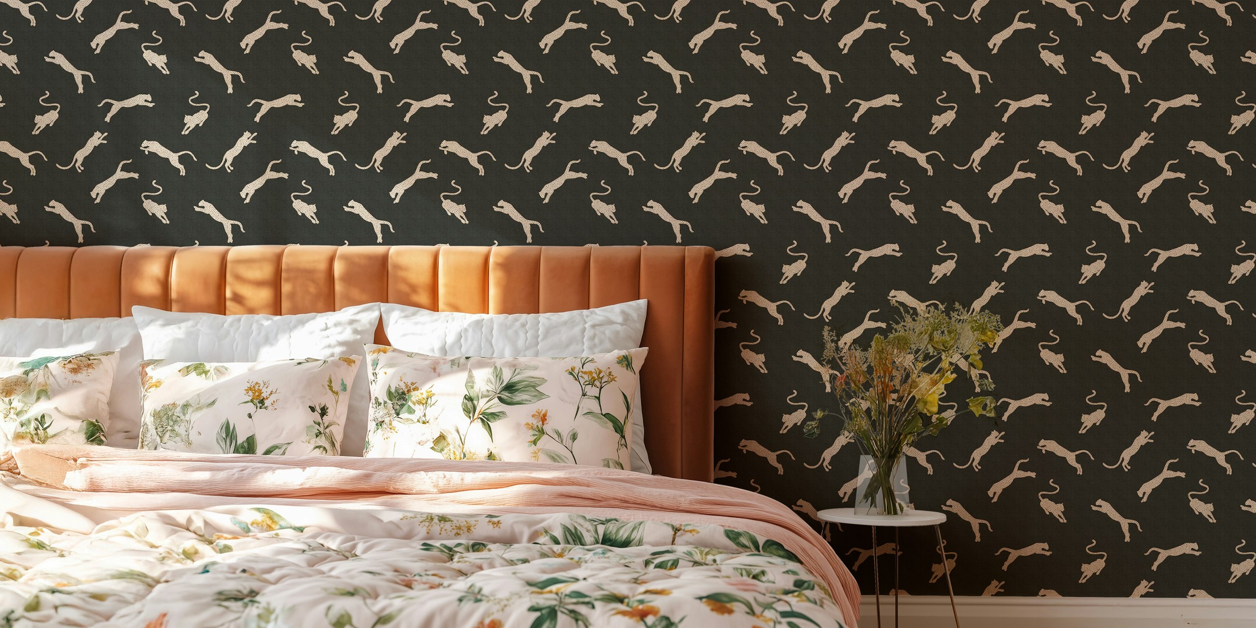 Leopards on Charcoal tapetti huoneessa