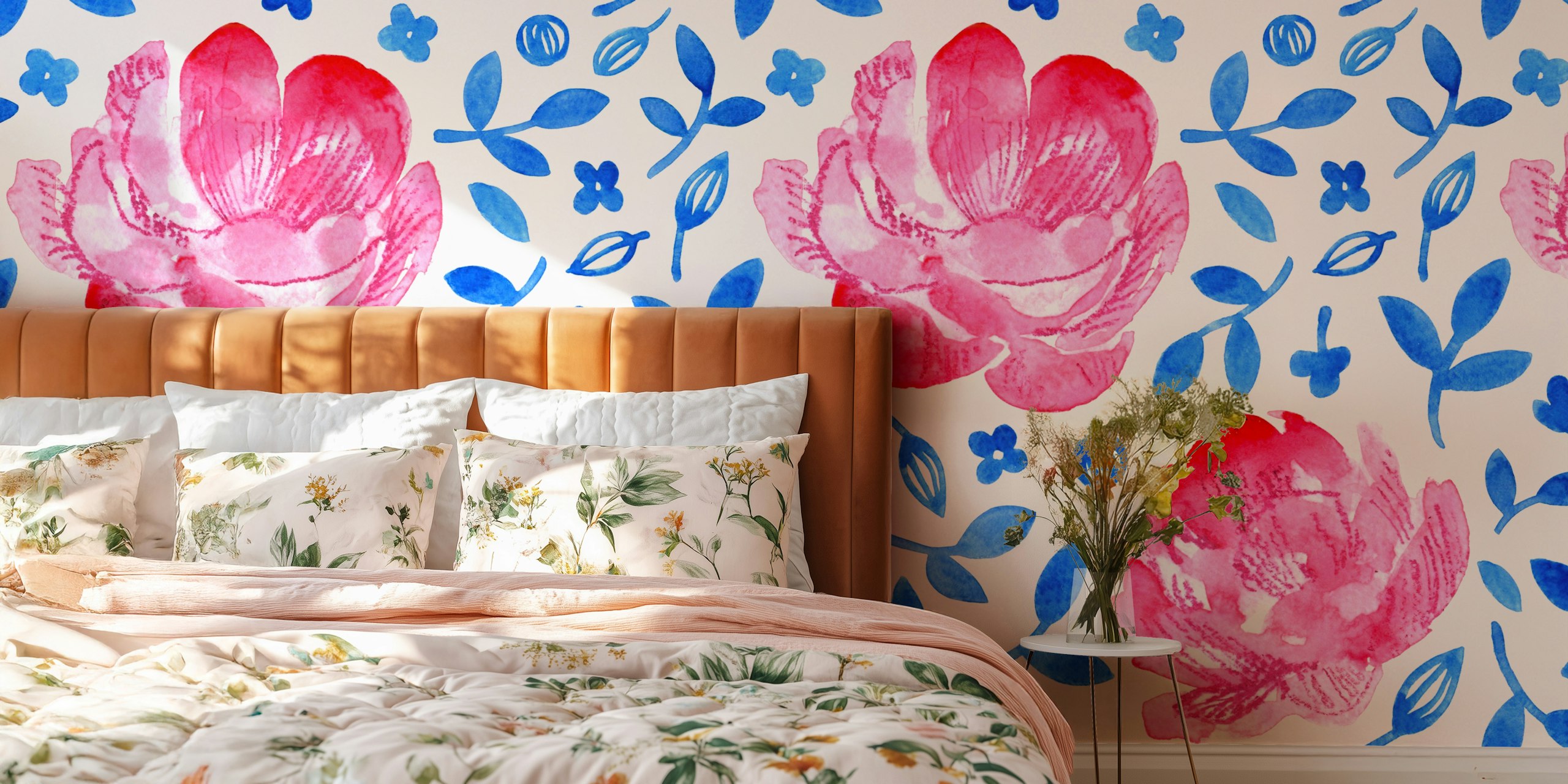 China pink and blue watercolour floral ταπετσαρία σε ένα δωμάτιο