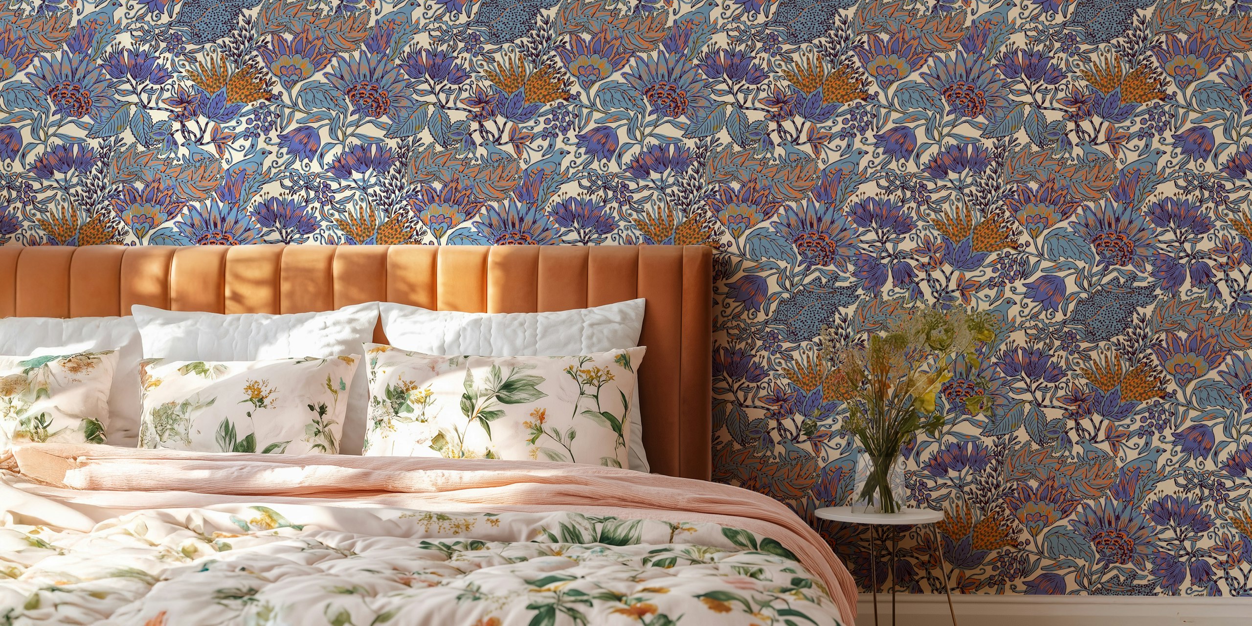 French Indian Floral Lilla vægmaleri med lavendel, violet, indigo blomster og grønt løv.