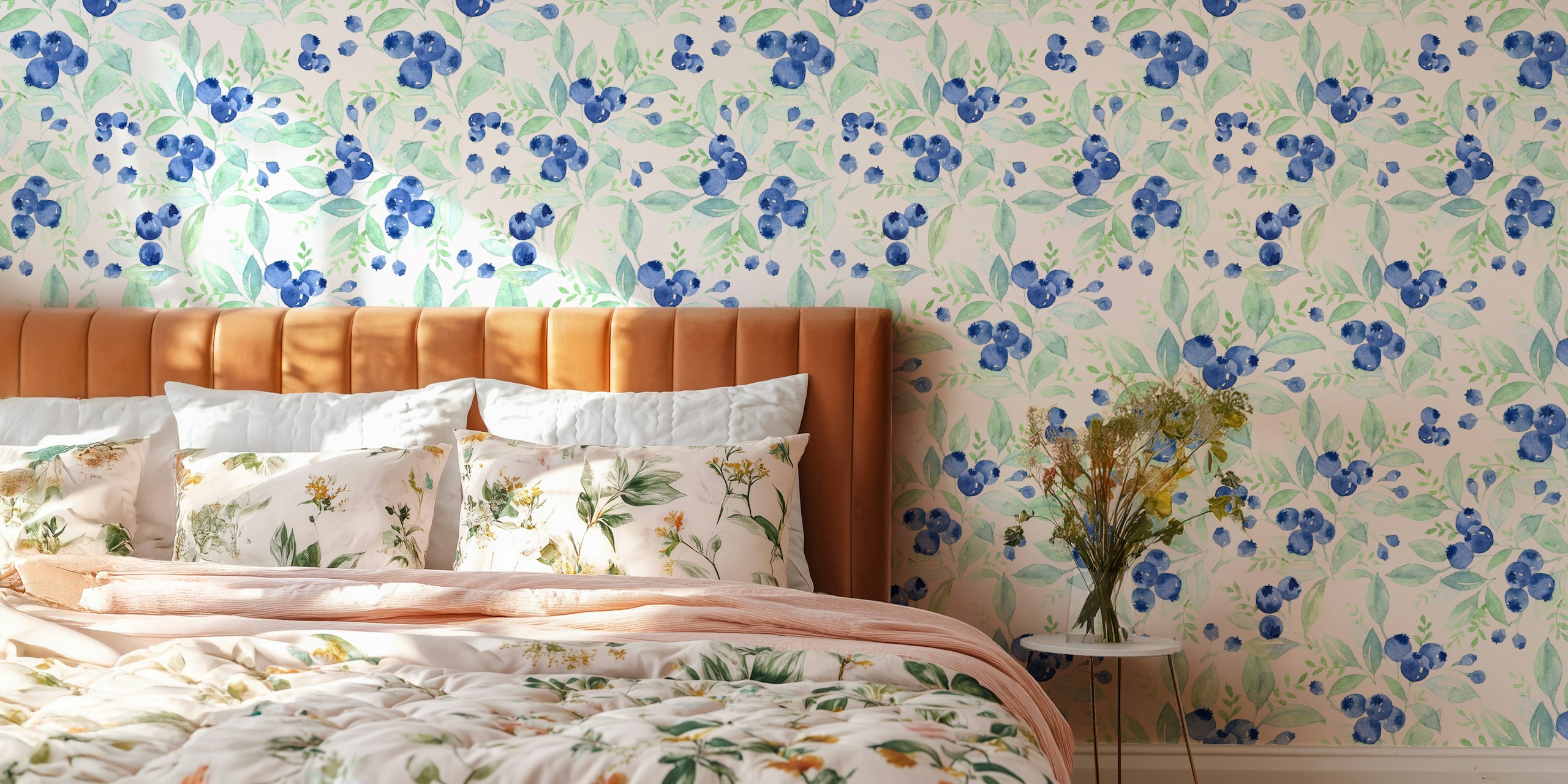 Midsummer Blueberries Forest behang in een kamer