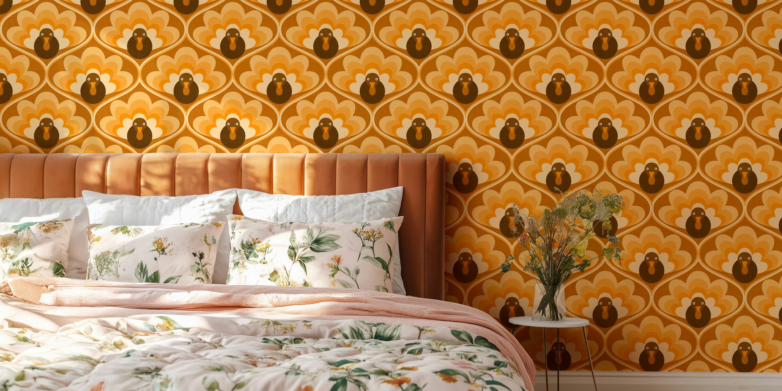 Vægmaleri i retrostil med geometriske former og stiliserede fugle i brun, orange og creme