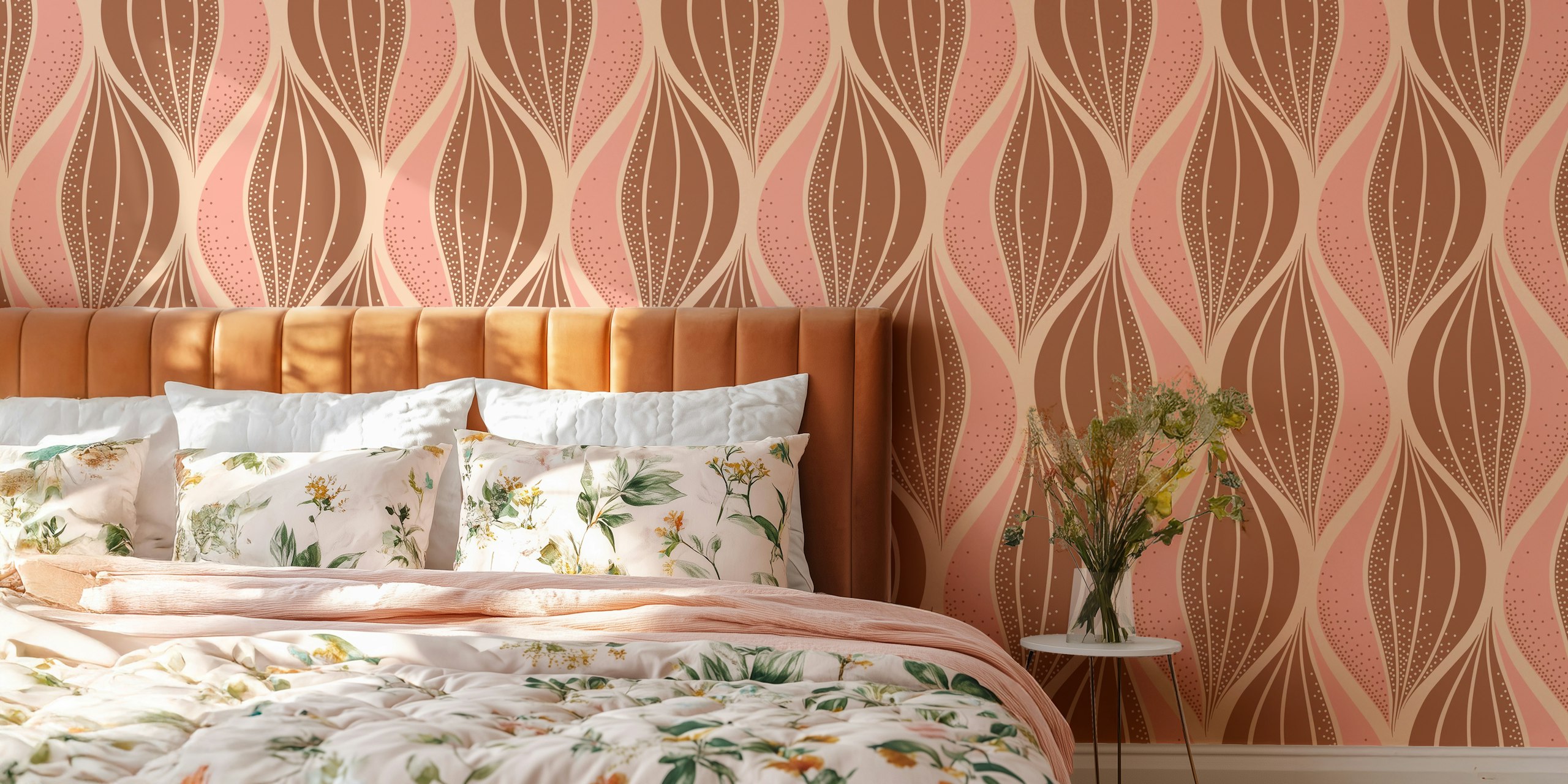 Flowing leaves brown og pink tapet i et rum