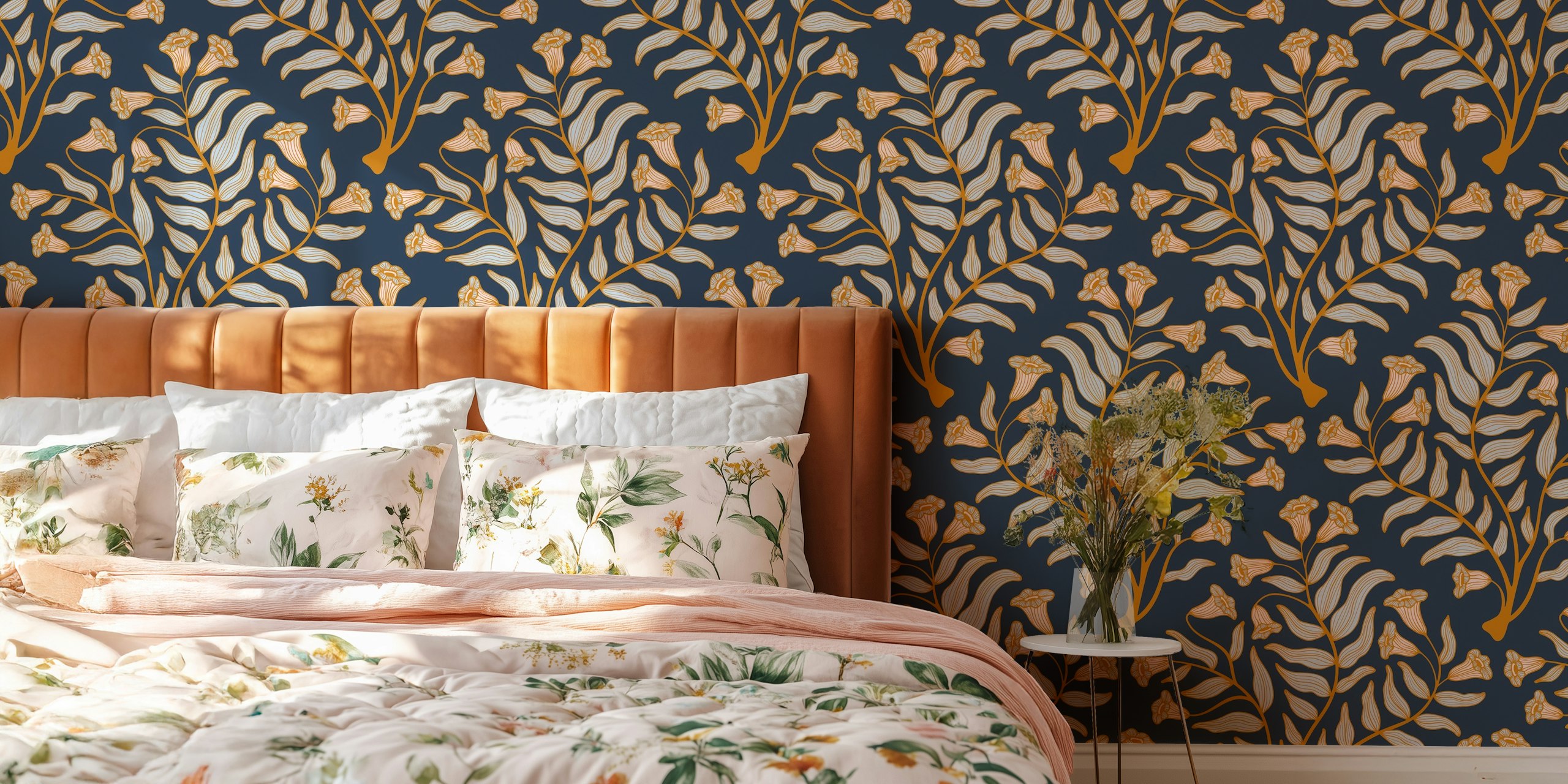 Tapeta damaskowa z kwiatami trąbki w pokoju