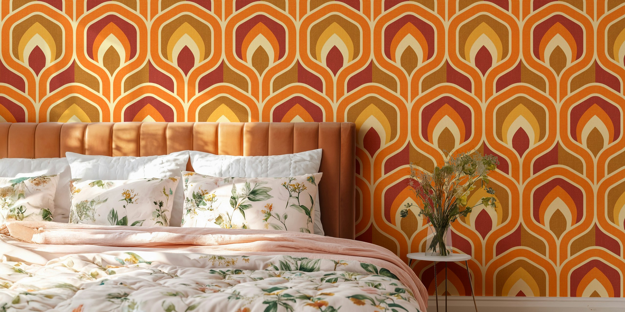 Motifs rétro orange, jaune et marron sur un papier peint mural