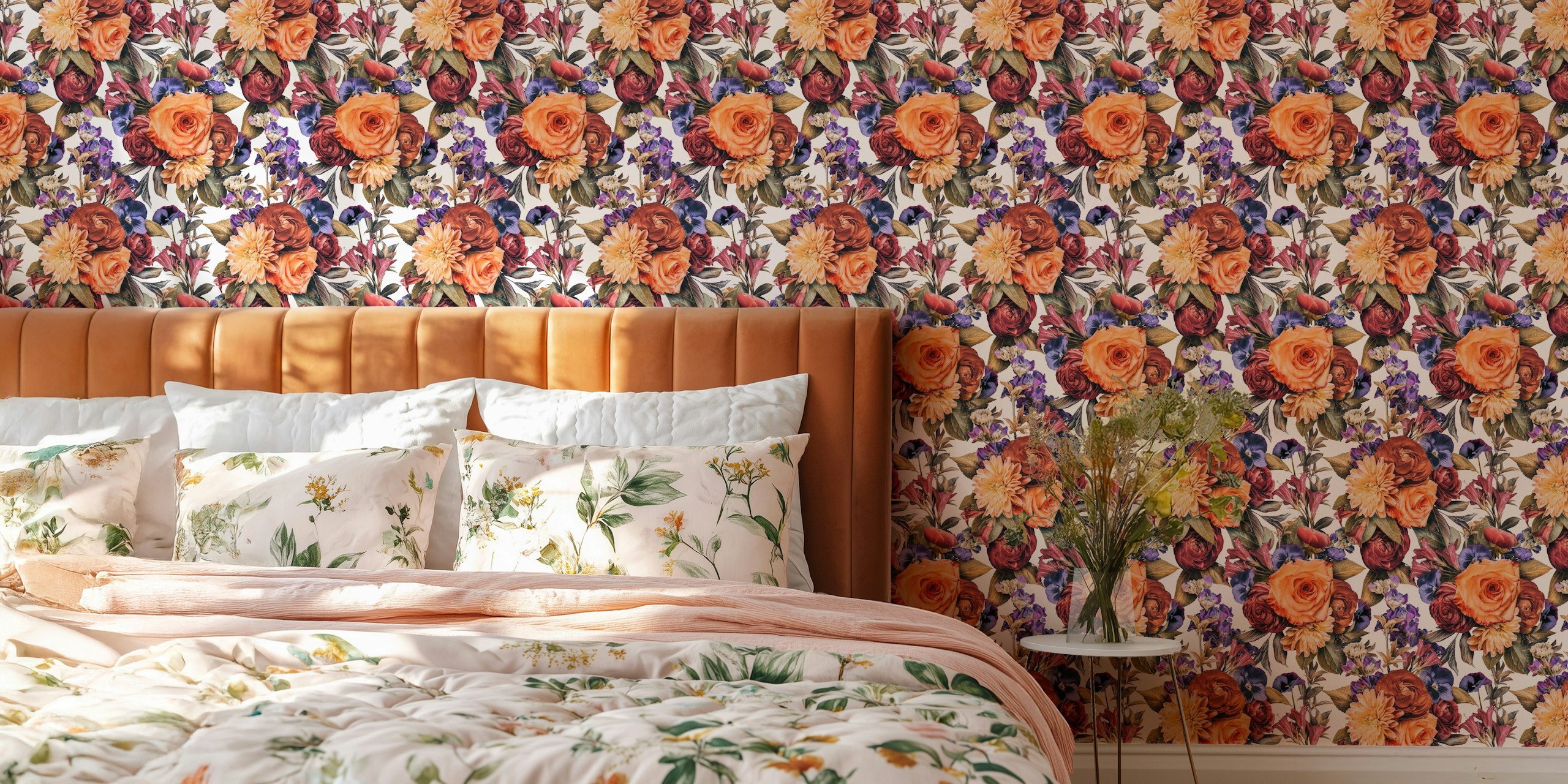 Bloemige wallpaper Enchanted Sunrise in een stijlvolle kamer