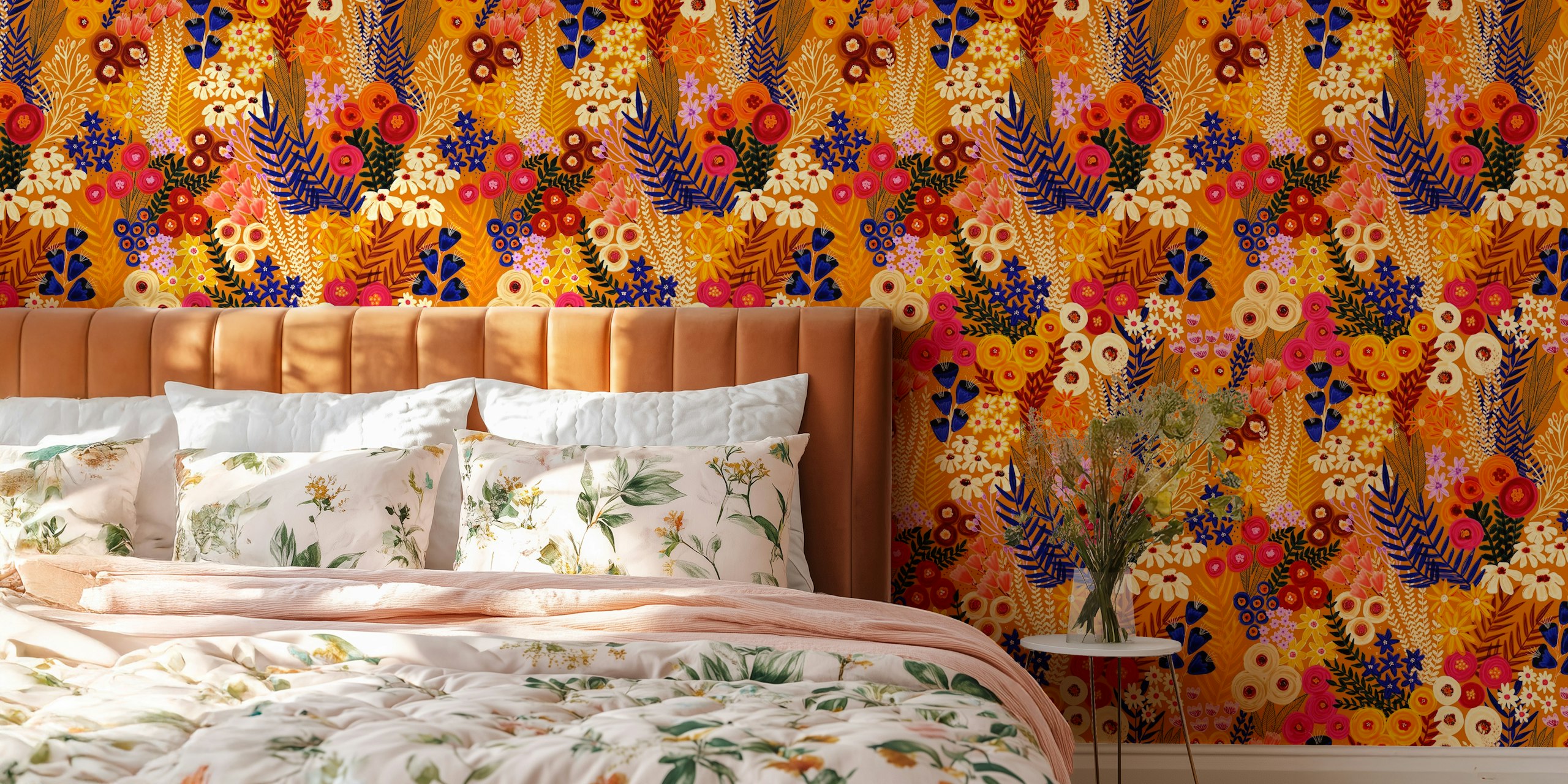 Farbenfrohes Wandbild mit Wildblumenwiese im impressionistischen Malstil in den Tönen der goldenen Stunde