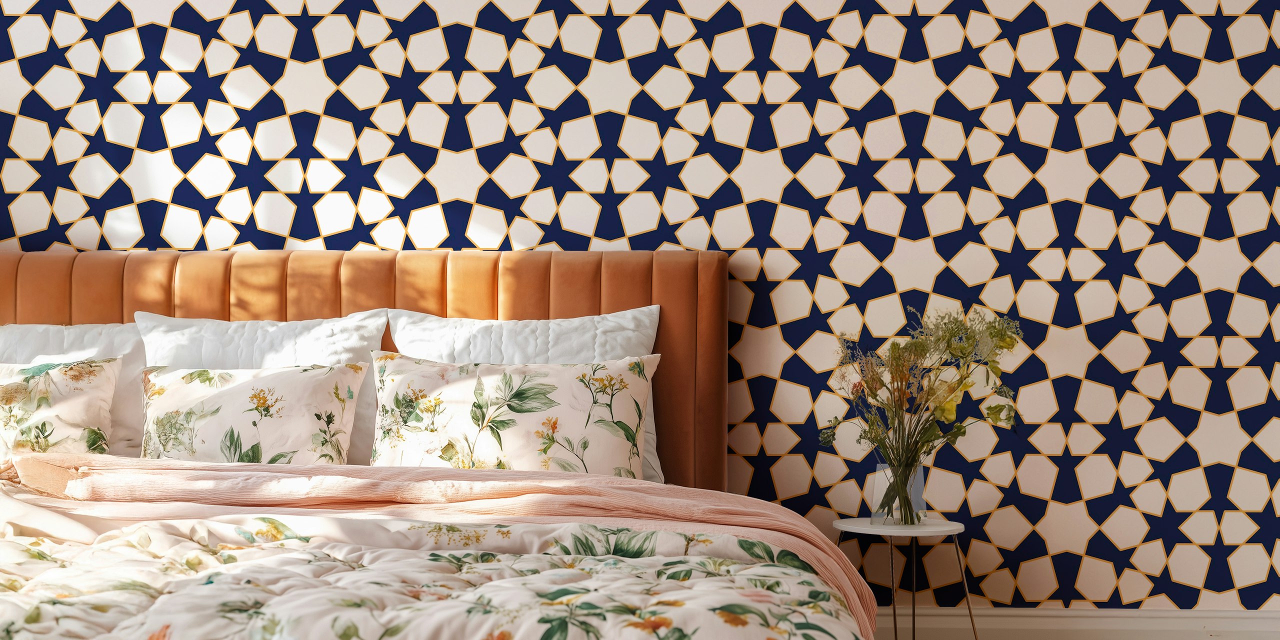 Amostra de papel de parede navy arabesque art style 9 navy smaller no quarto