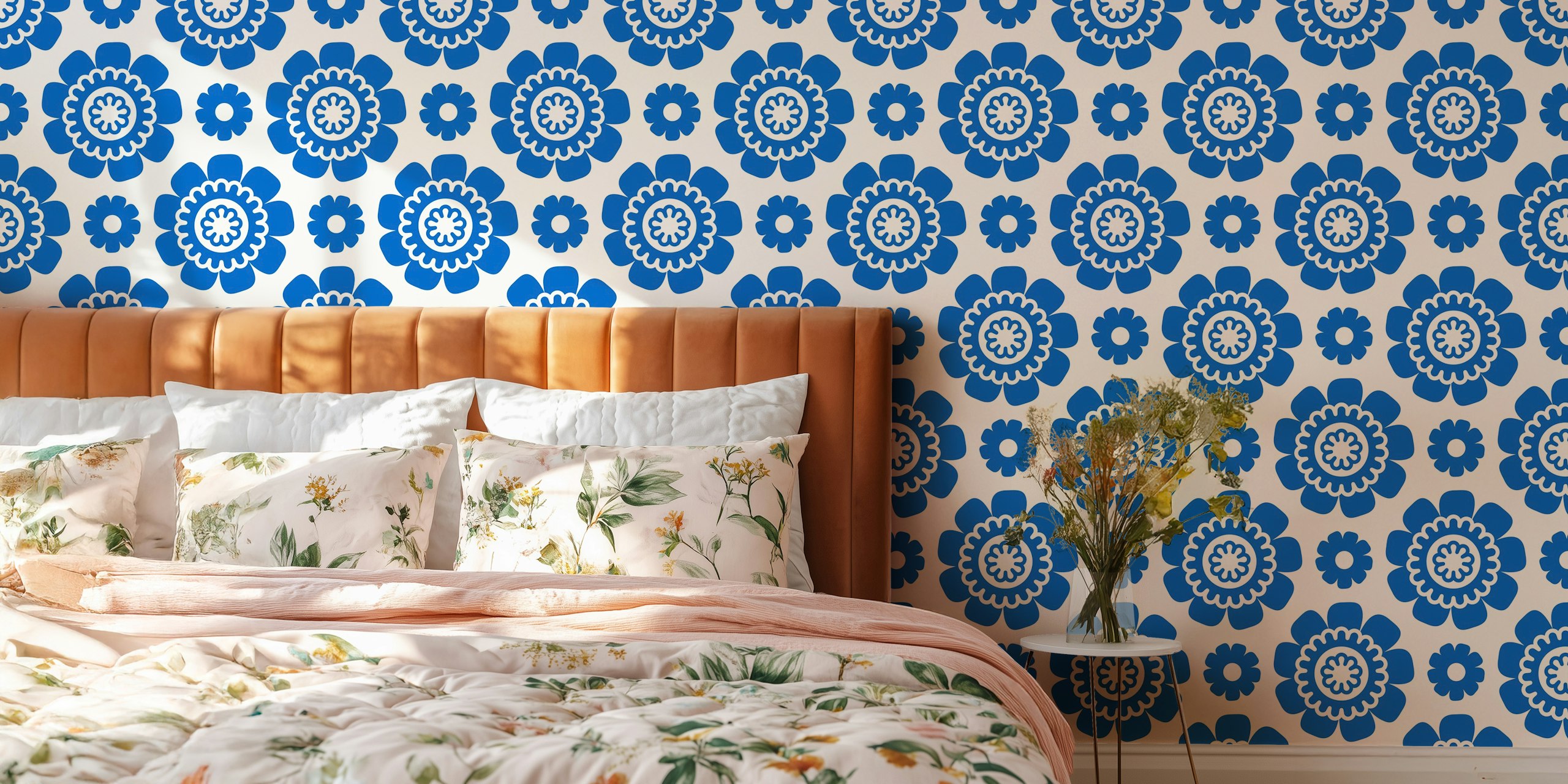 Papel pintado con patrón de daisy flower pattern azul en una habitación