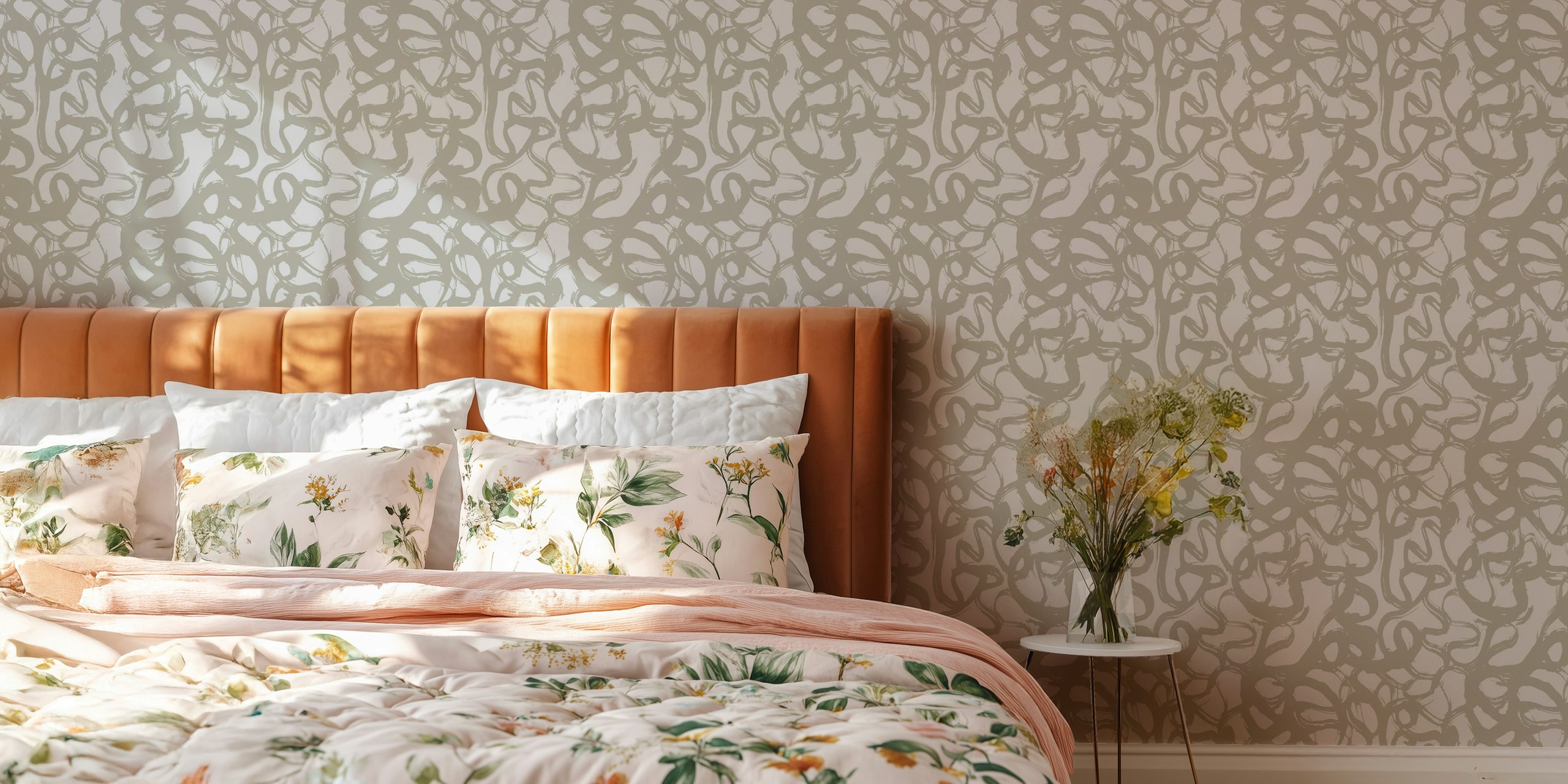 Beige brush strokes wallpaper huoneessa