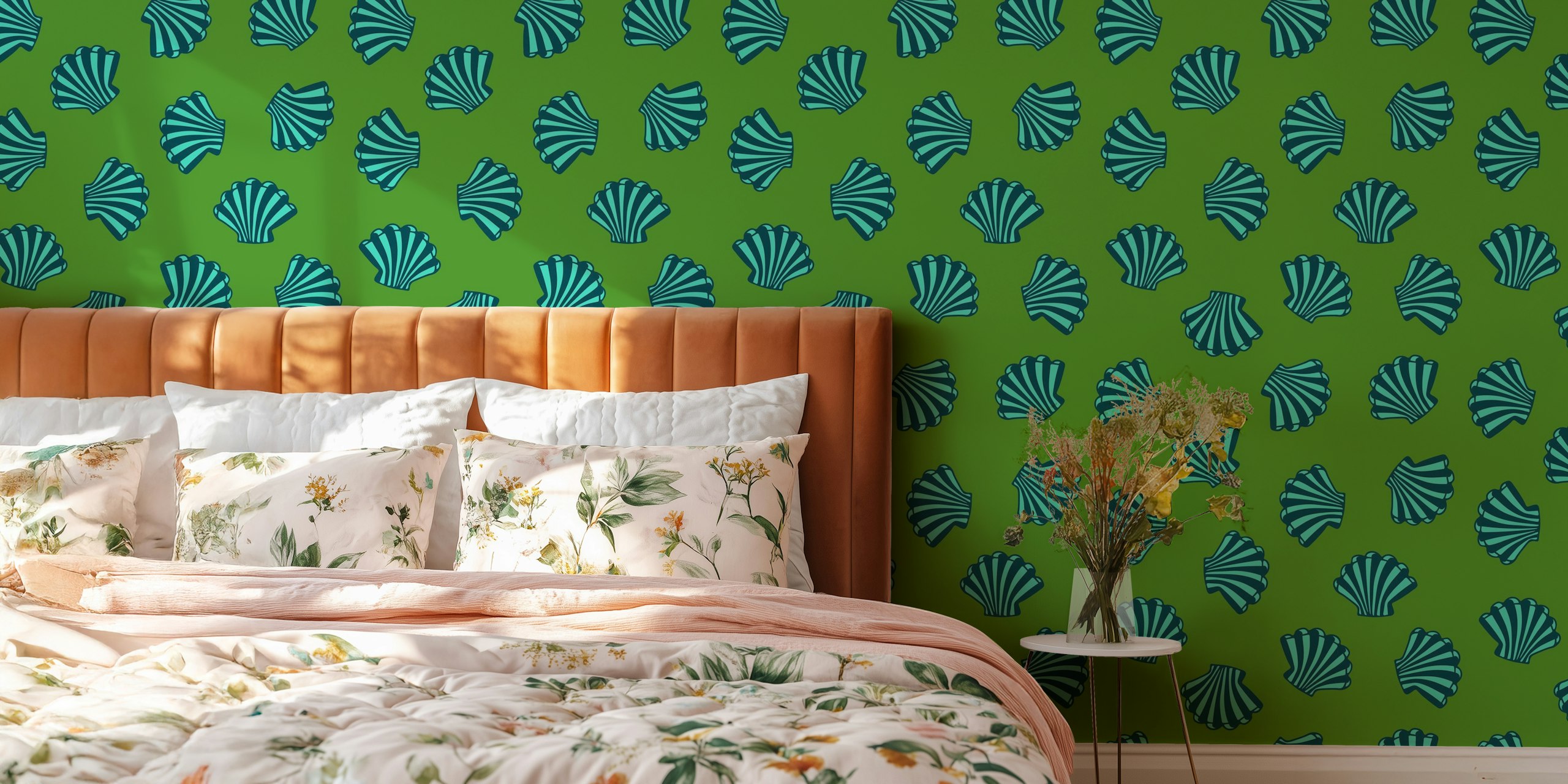 Marine green scallop shell Tapete in einem Zimmer