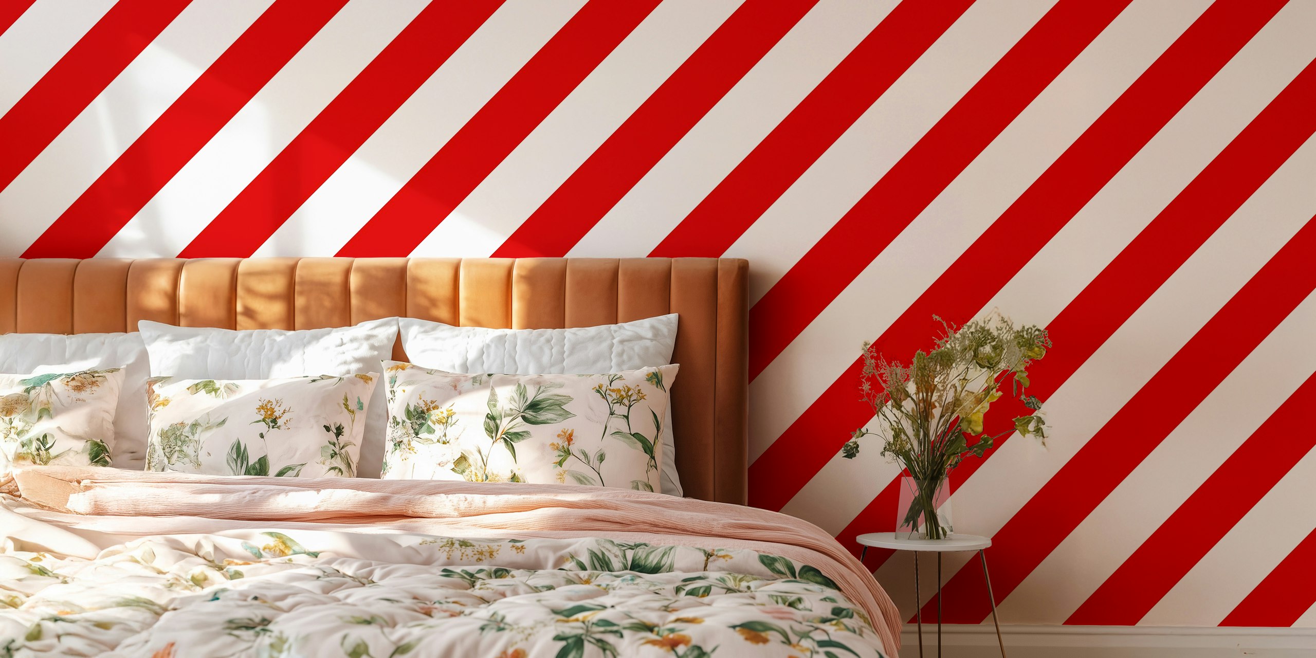 Red and white diagonal wallpaper w pokoju