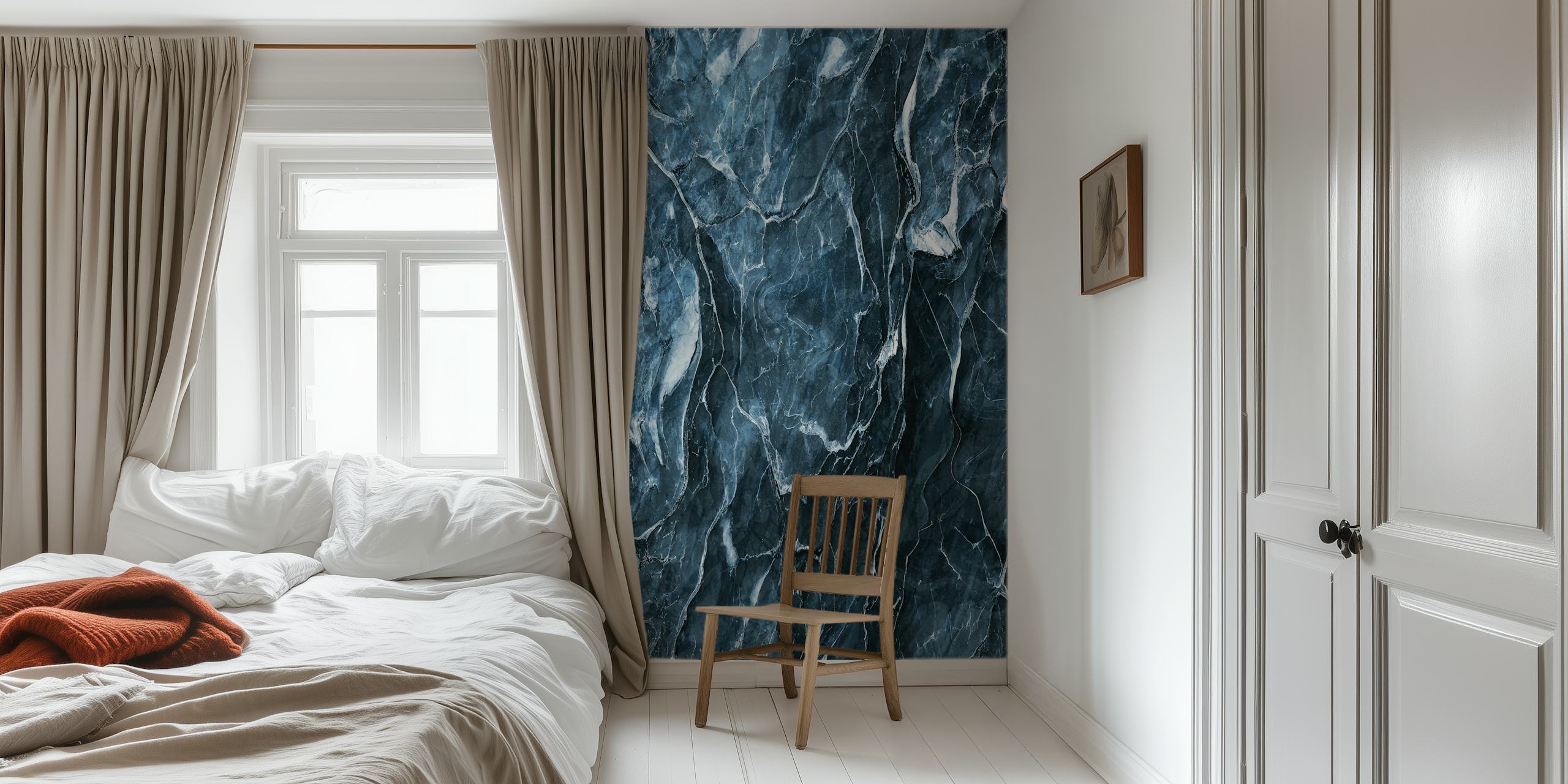 Carta da parati Midnight Marble Elegance in una stanza