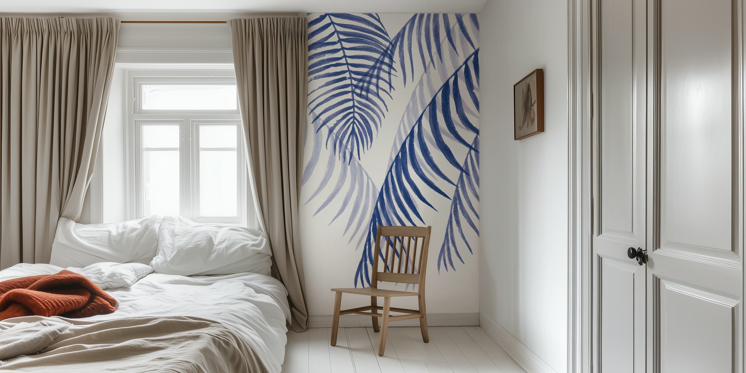 Fotomural de hojas de palmera azules con hojas tropicales sobre un fondo blanquecino.