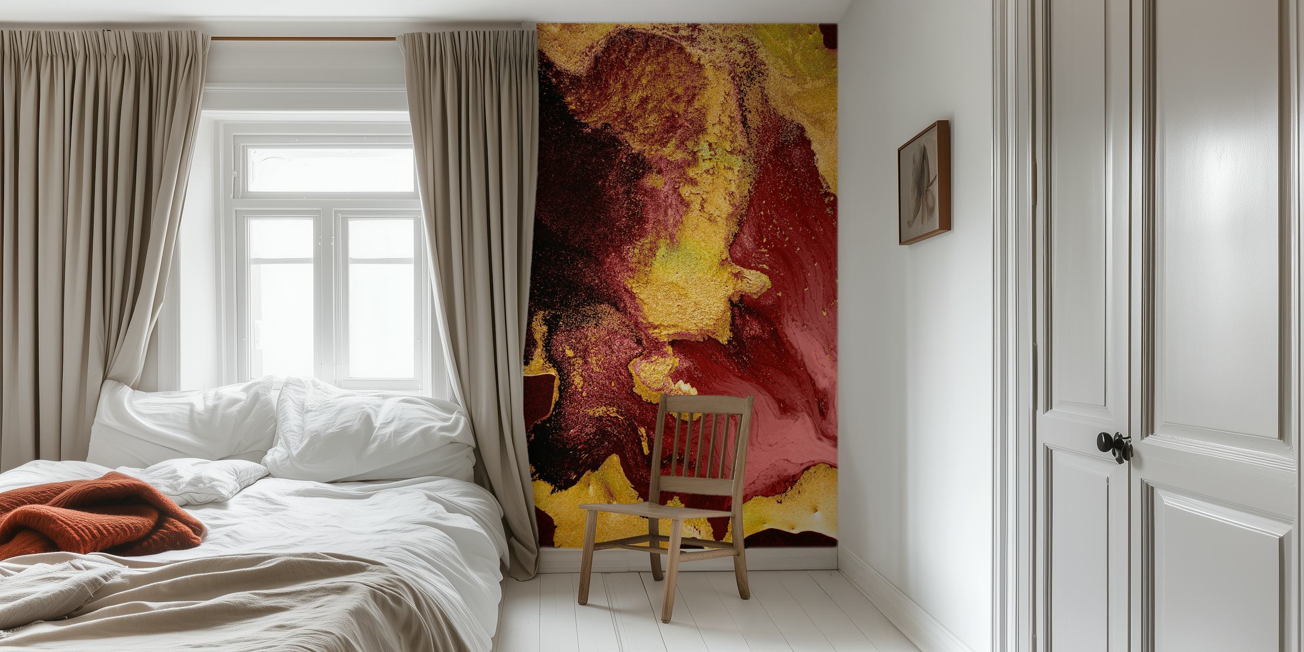 Mural de pared abstracto dorado y rojo con tonos arremolinados y apariencia texturizada para una apariencia lujosa