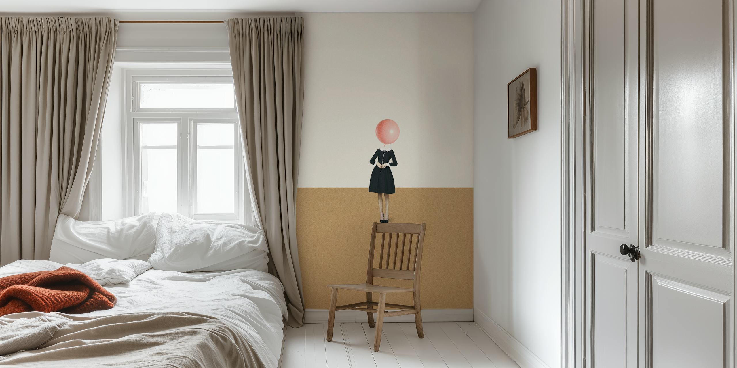 Strukturierte beige und weiße Tapete mit stilisierter Figur und rosa Ballon