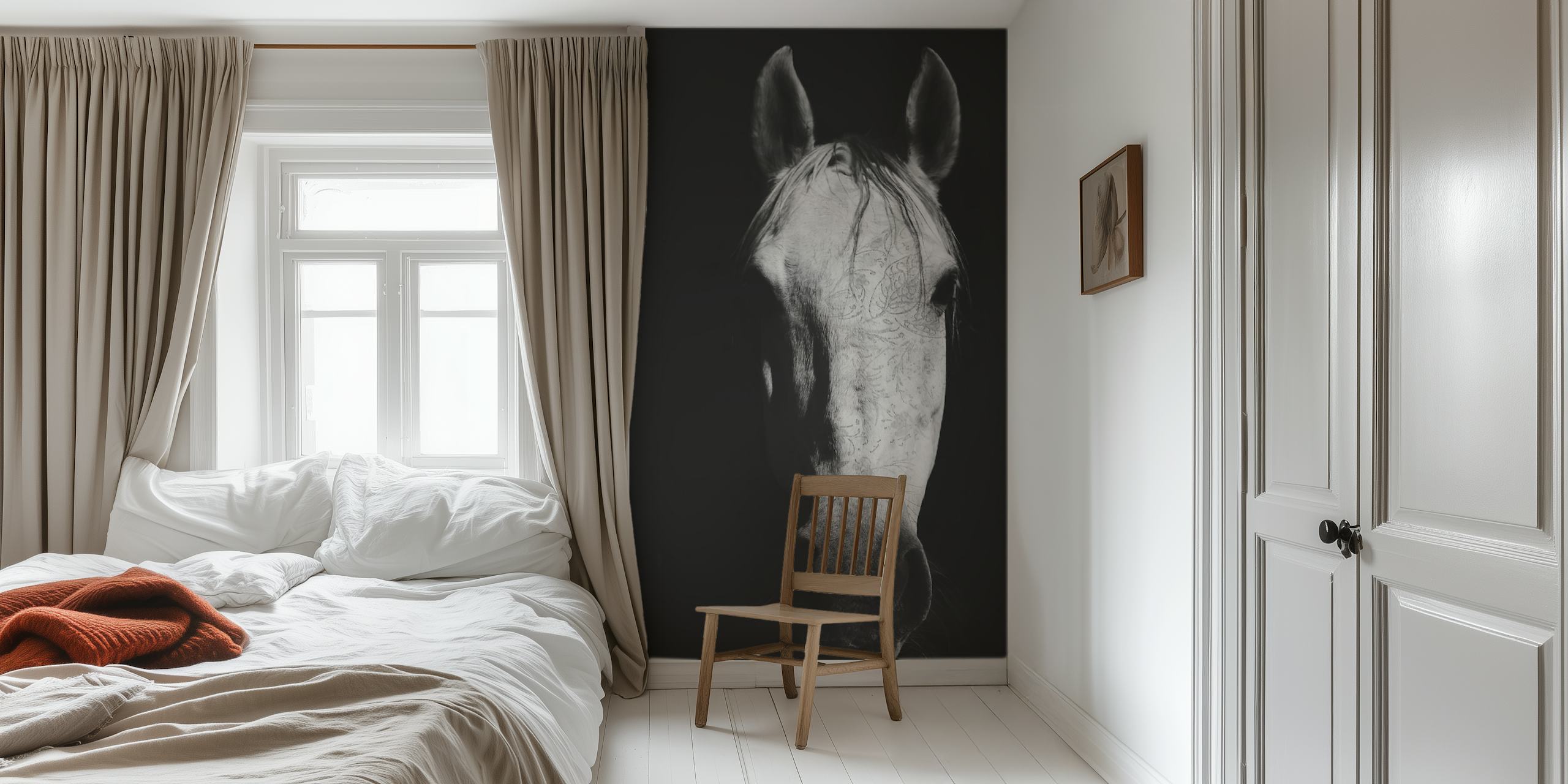 Hoofd van een wit paard met tattoo-achtige patronen, zwart-wit wallpaper