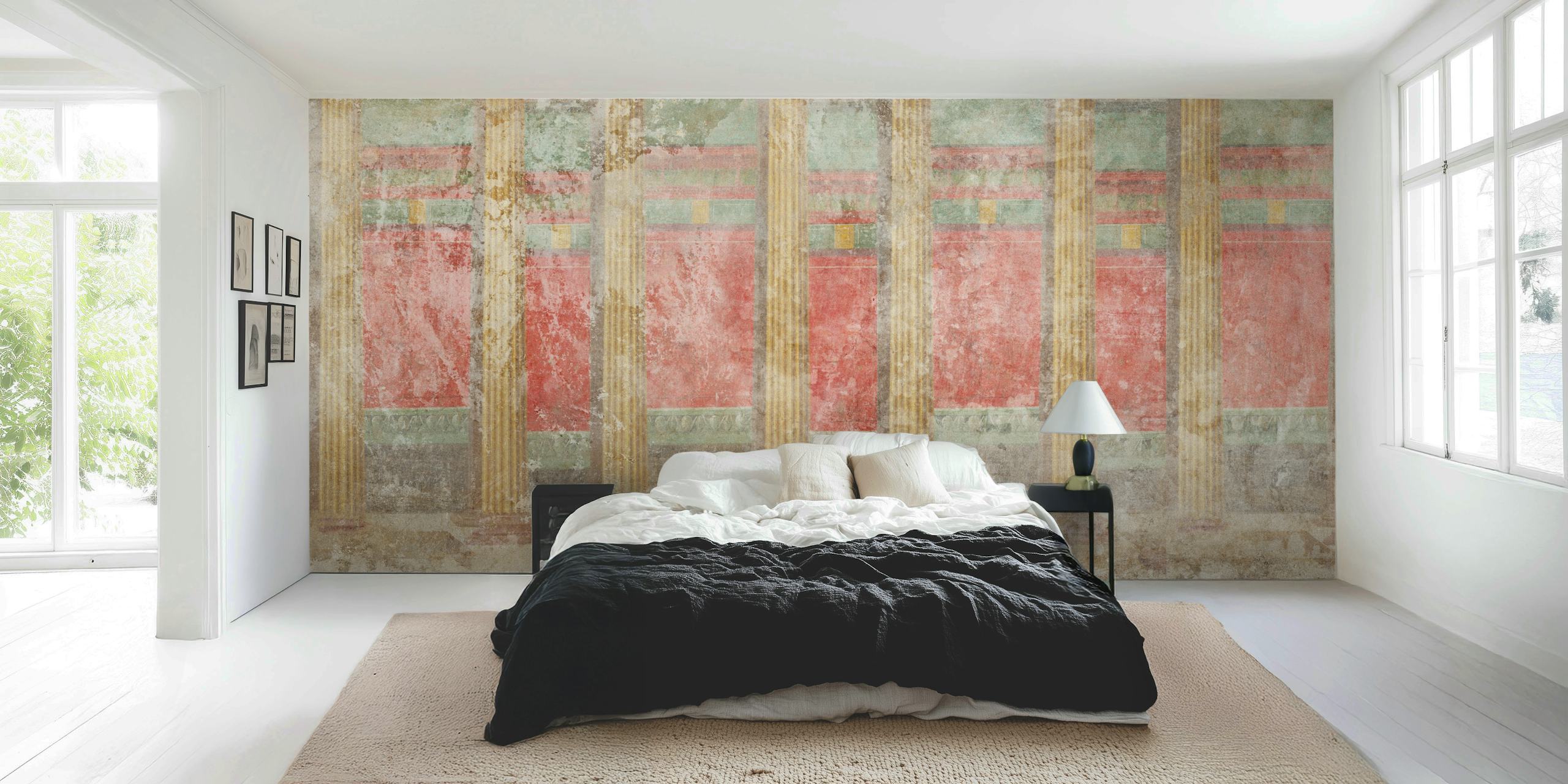 Tapeta Antique Roman Fresco Red wyeksponowana w pokoju.