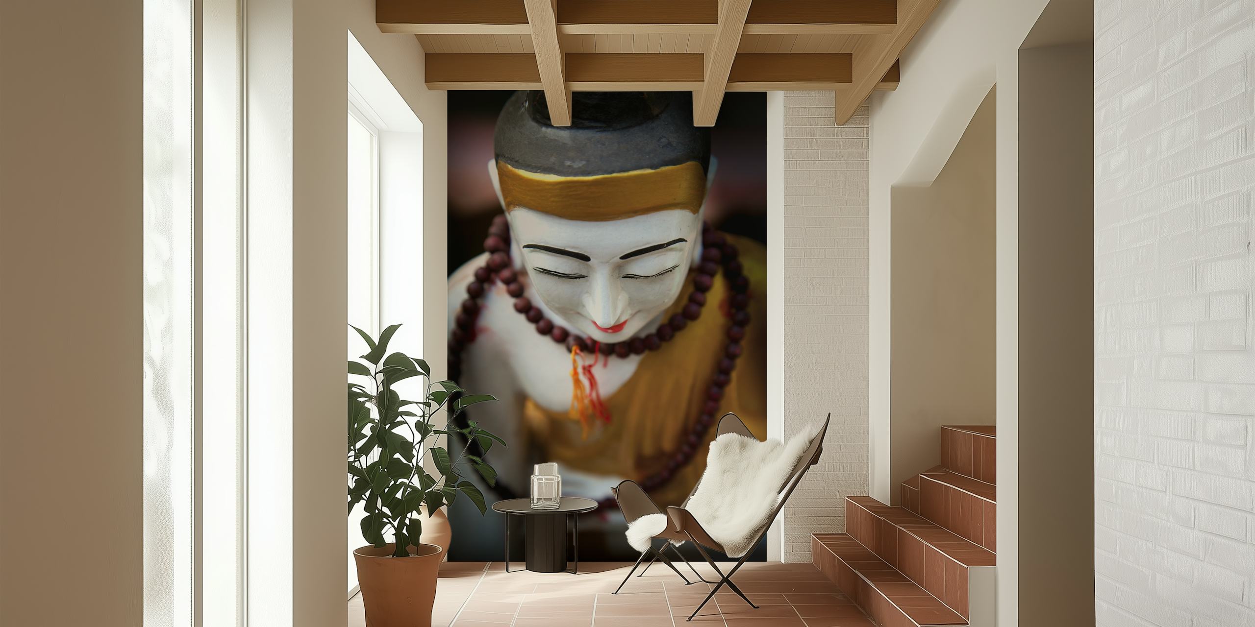 Fotomural de pared con estatua de Buda dorado con expresión pacífica y adornos tradicionales.