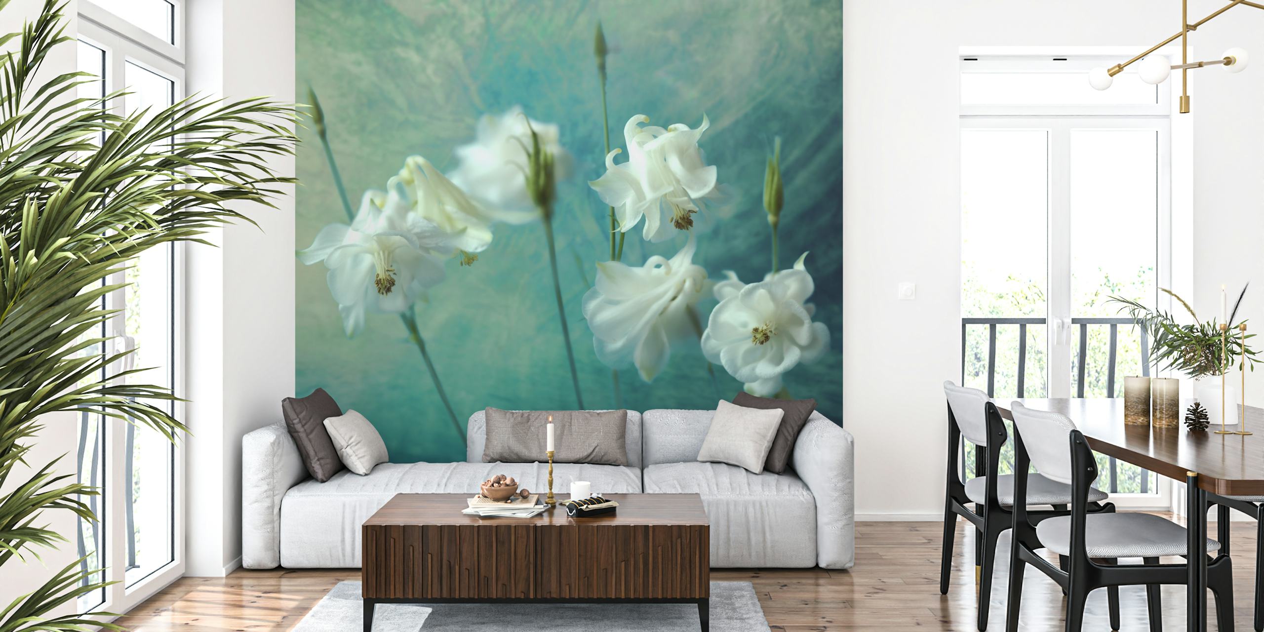 Elegante hvide blomster mod en blød blå baggrund i vægmaleriet Tornekroner