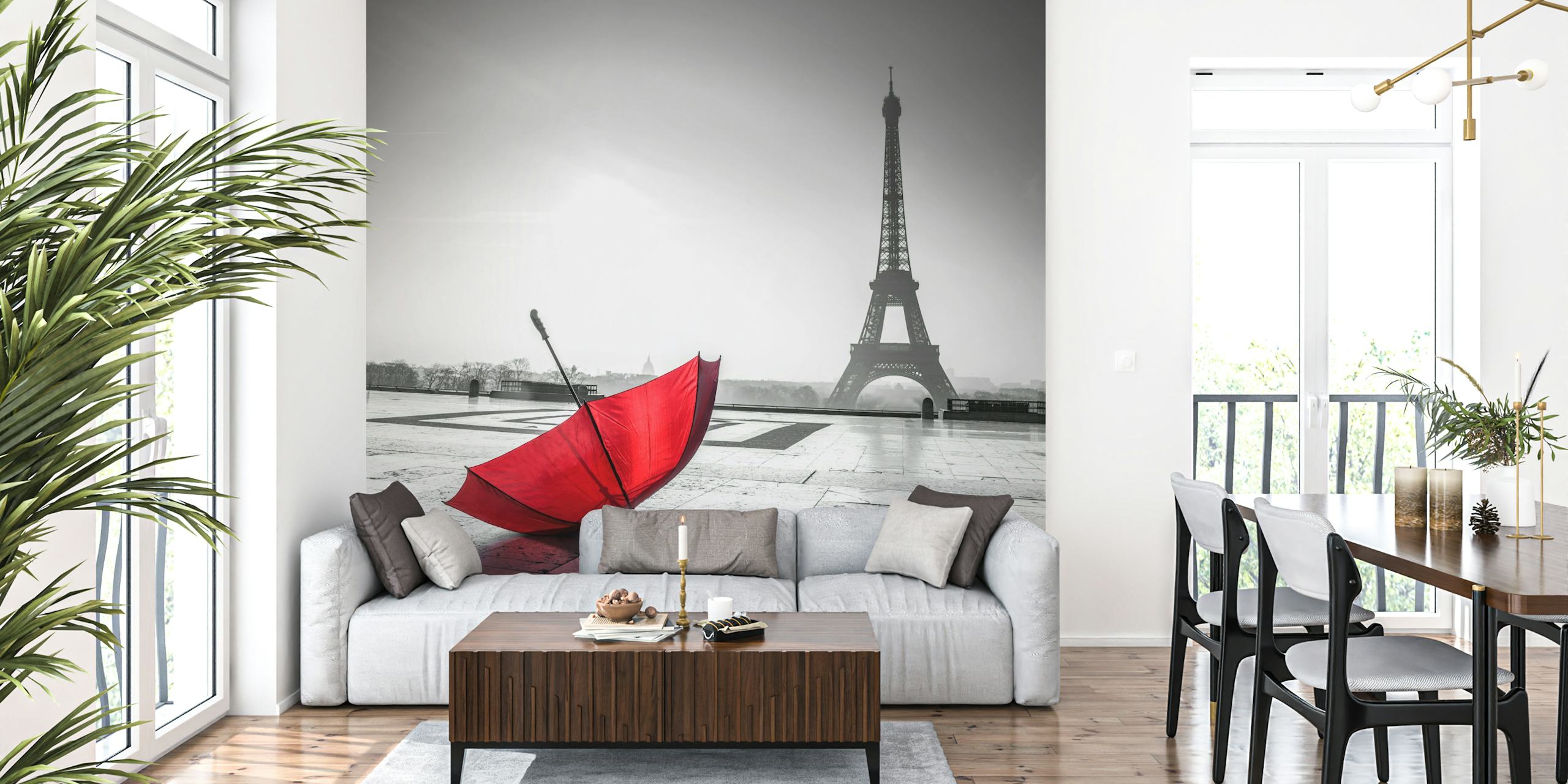 Ombrello rosso con la Torre Eiffel sullo sfondo