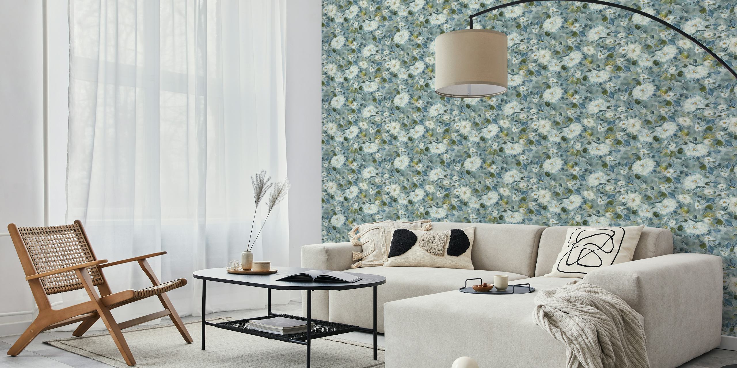 Delicately painted flowers in blue σε ένα δωμάτιο