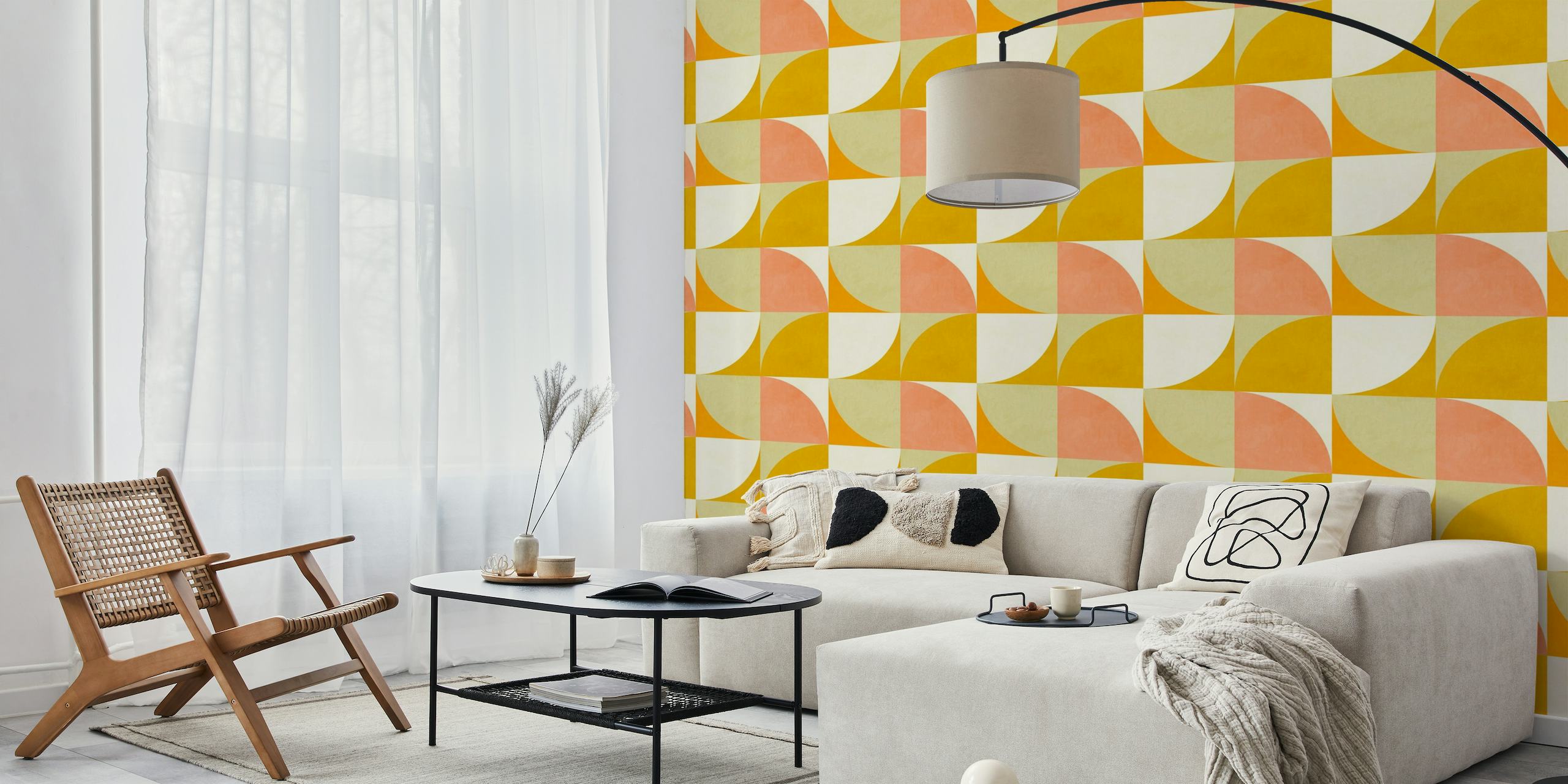 Bauhausin inspiroima seinämaalaus, jossa on rohkeita geometrisia muotoja punaisissa, oransseissa ja keltaisissa sävyissä