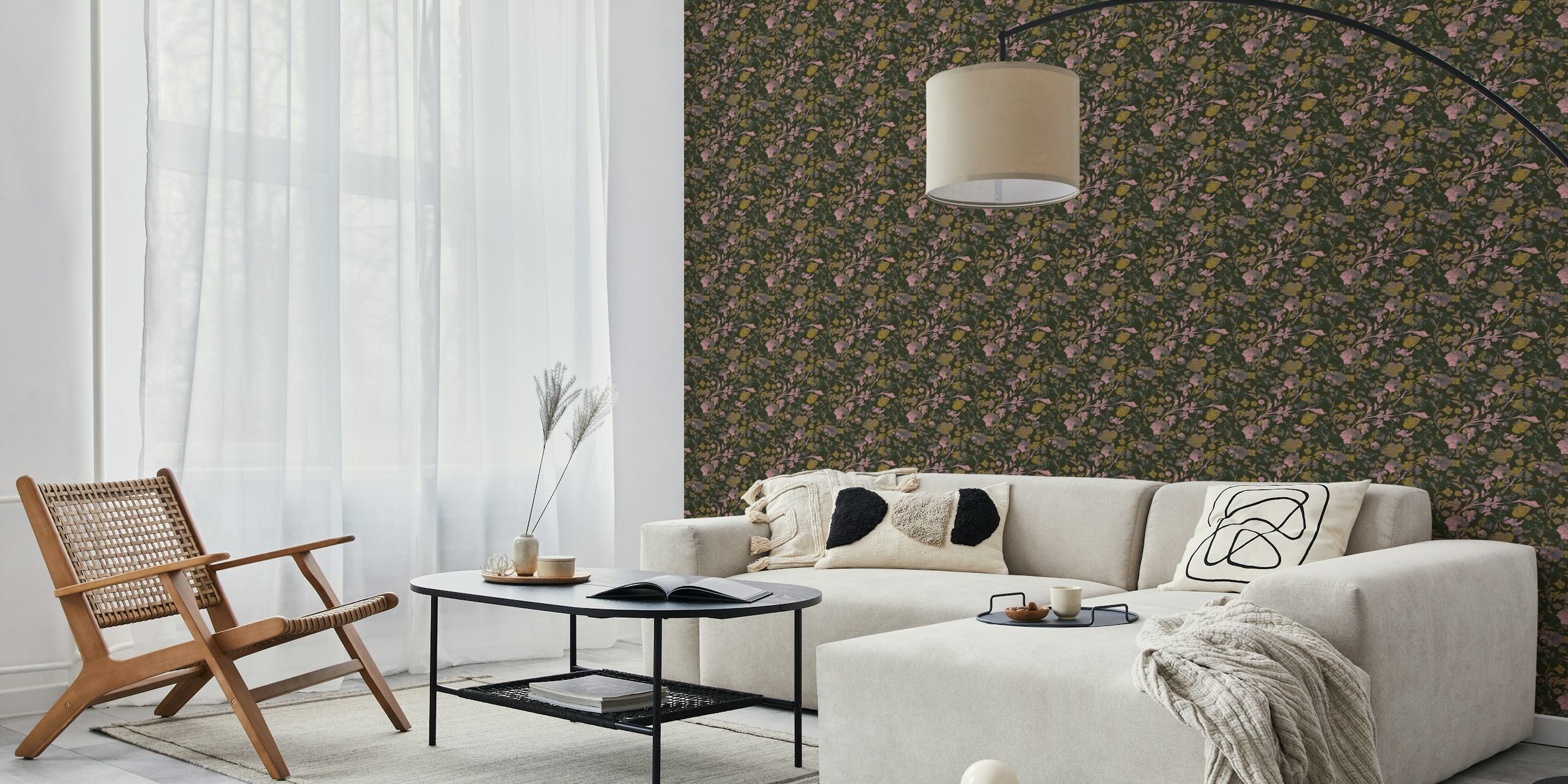 Dunkles Blumenwandbild mit rosa und gelben Blüten auf einem strukturierten Hintergrund